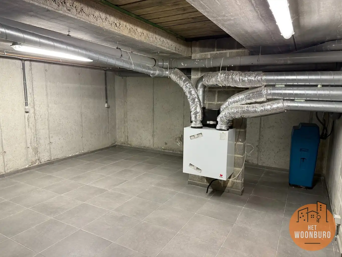 Woning halfopen bebouwing met garage, ruime kelder en tuin foto 21