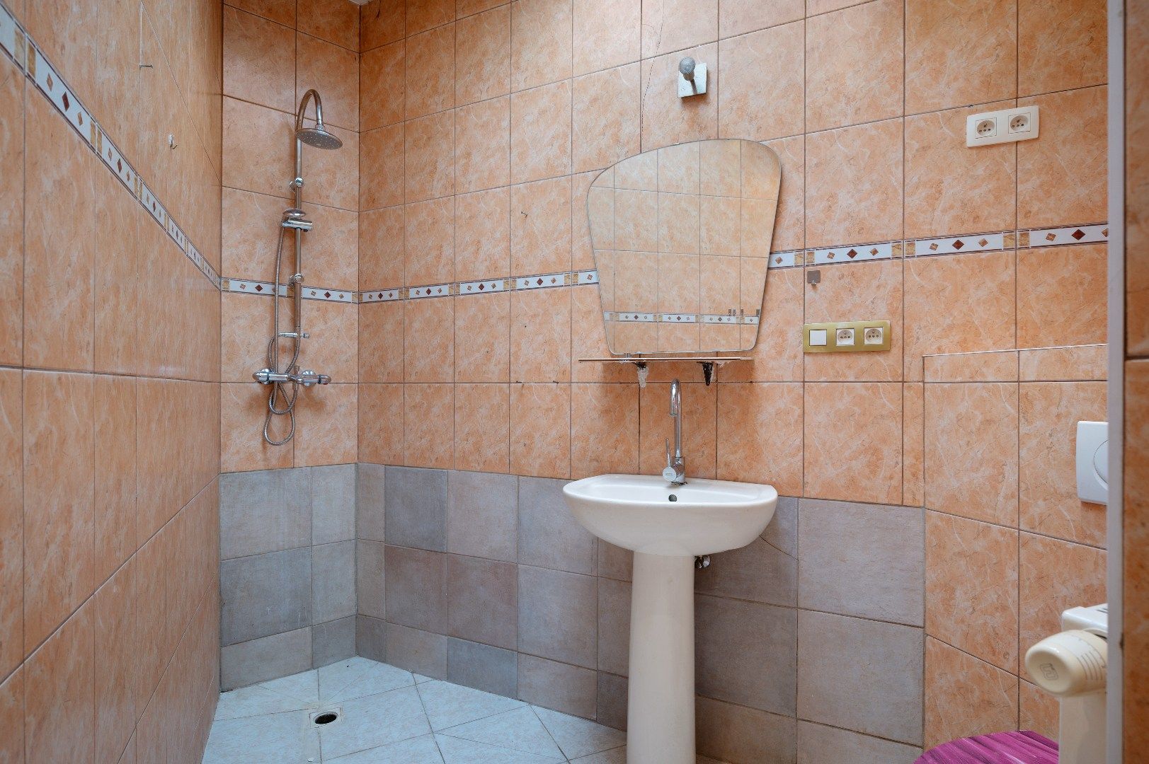 Te renoveren rijwoning te Tienen op wandelafstand van station foto 7