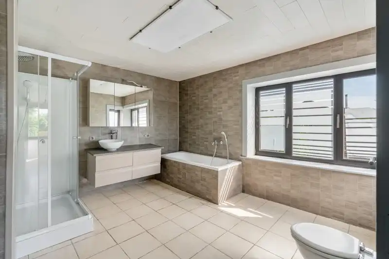 Rustig gelegen gezinswoning met aanpalend een groot bijgebouw op een perceel 9are foto 19
