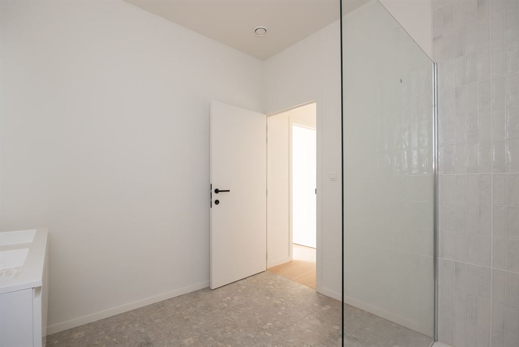 Ruim 3-slaapkamer appartement met luxe afwerking foto 11