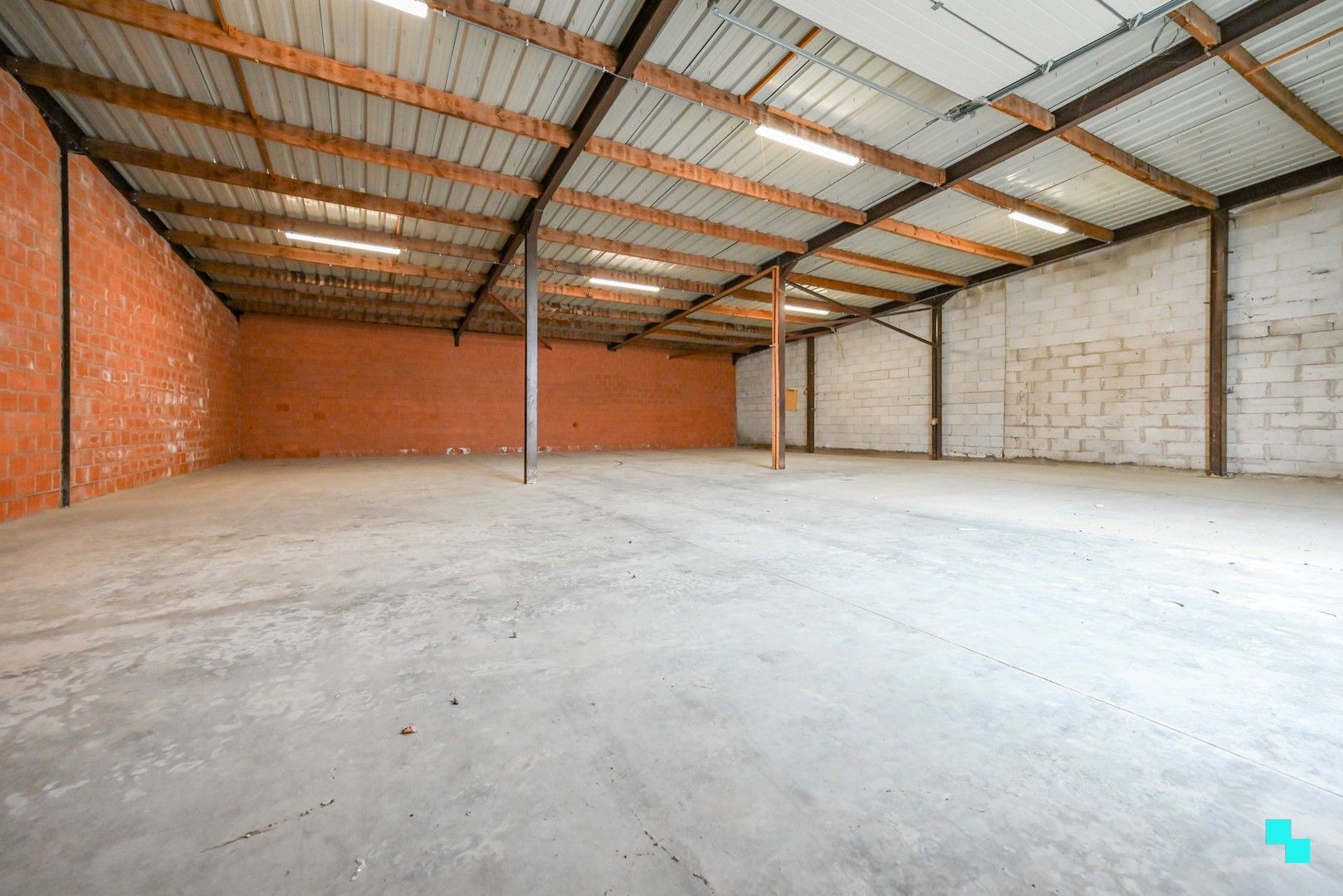 Magazijn van 270 m² op goede locatie in Ledegem foto 5