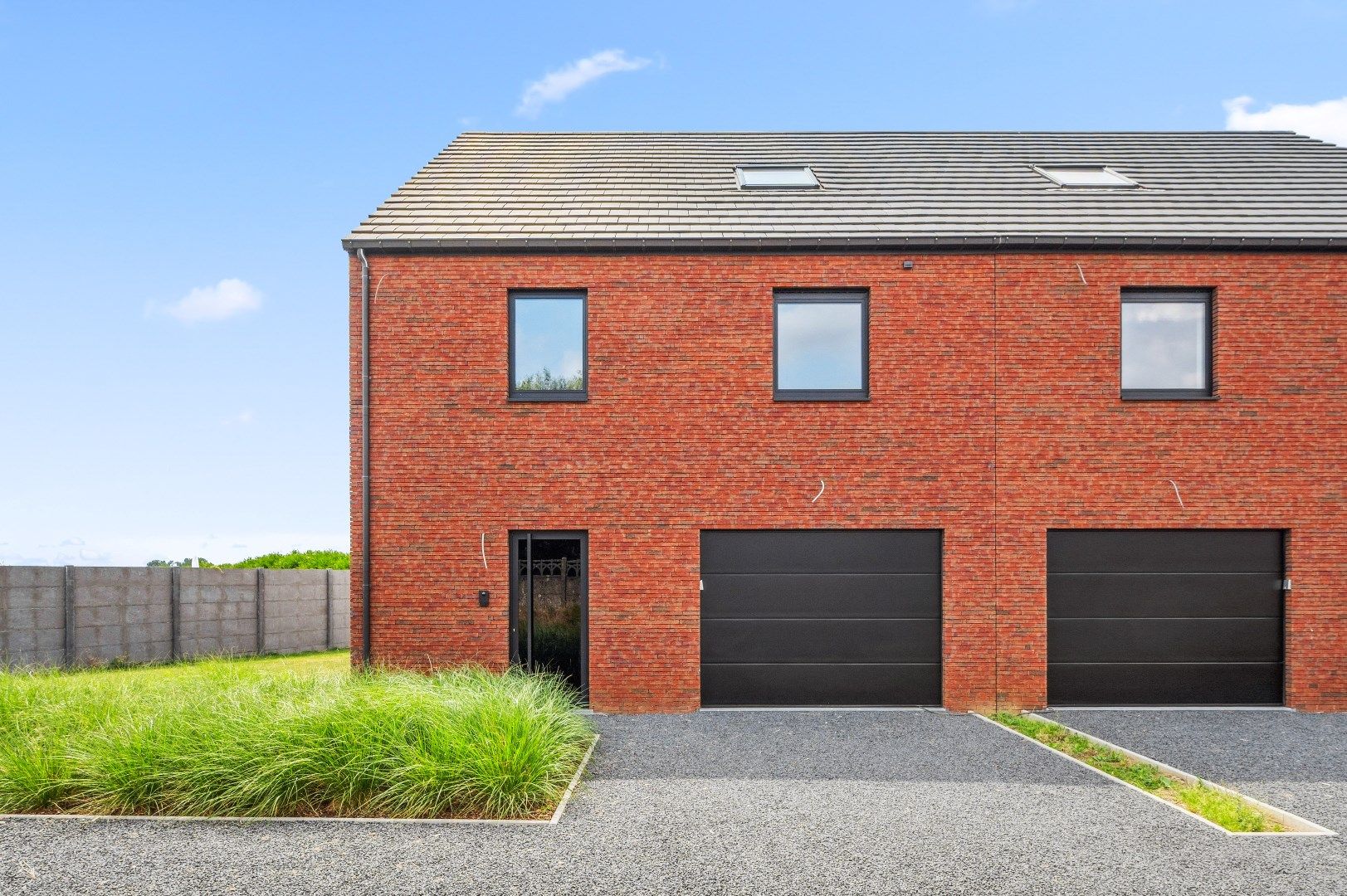Nieuwbouw halfopen bebouwing (EPC A) met tuin, terras en garage foto 2