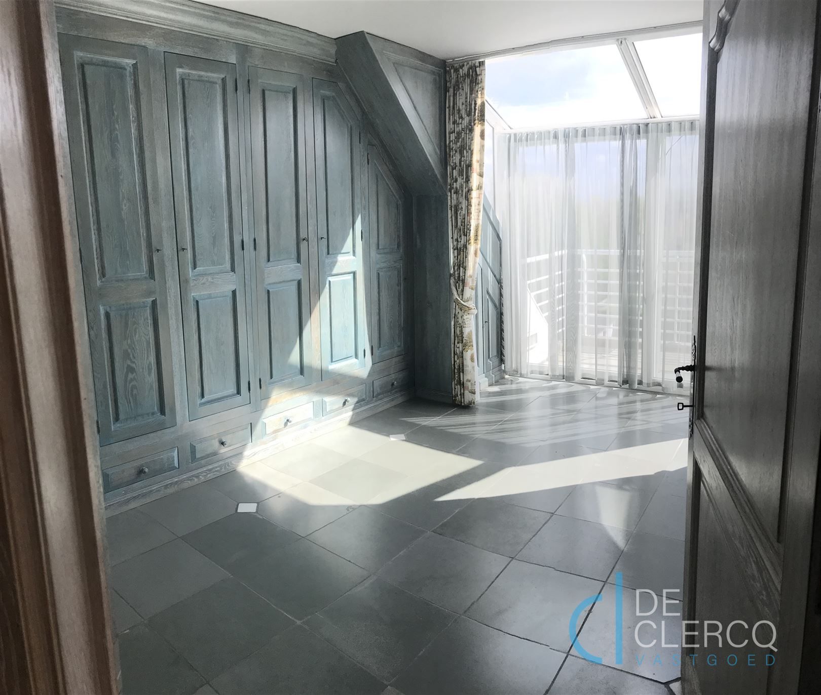 Ruim appartement met garage TE HUUR in het centrum van Lochristi! foto 10