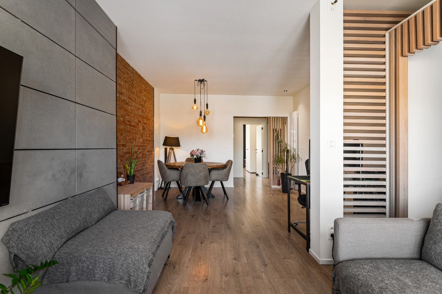 Appartement met 2 slaapkamers en terras te koop in Borgerhout! foto 4