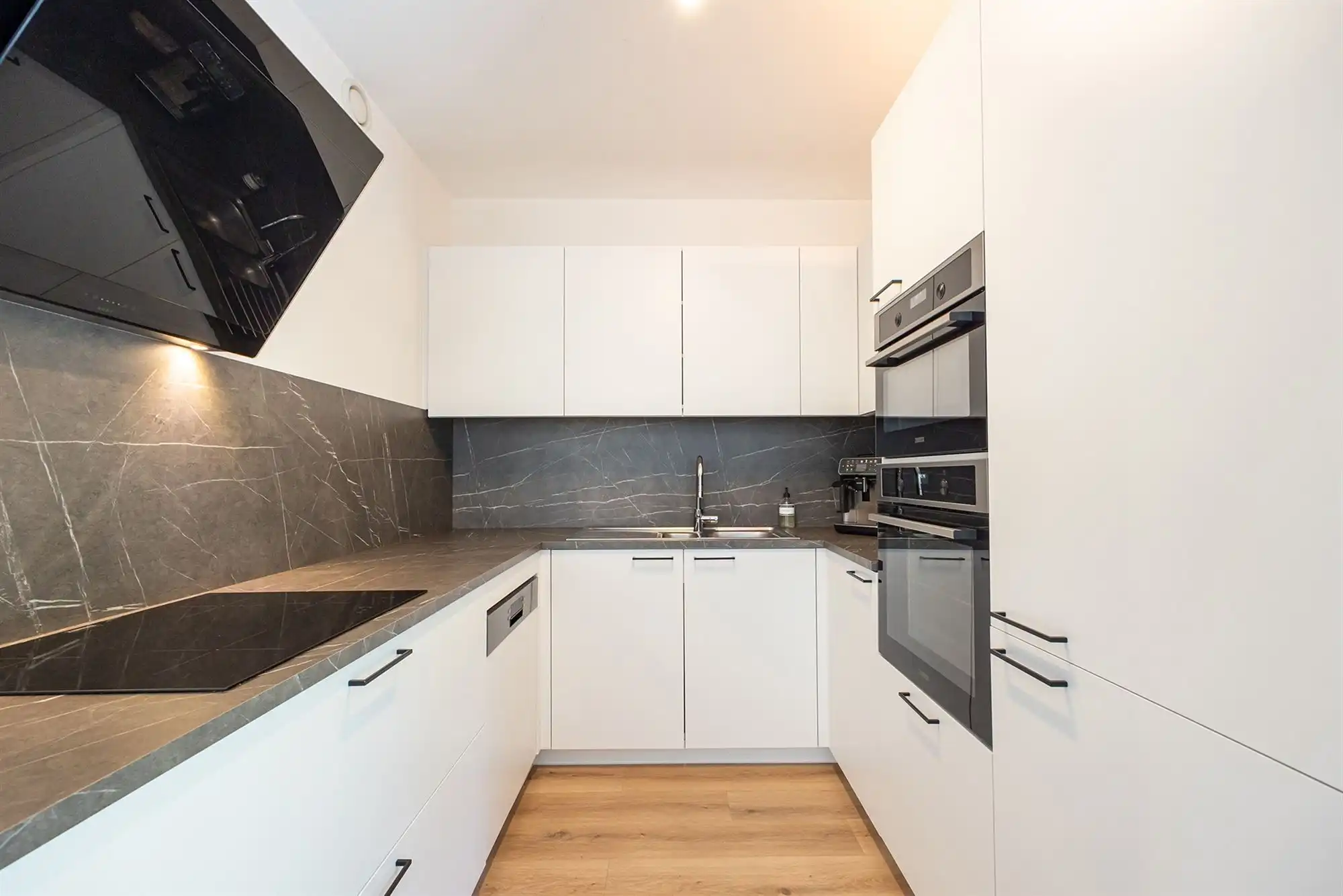 Instapklaar modern hoekappartement met 2 slpk. en terras foto 9