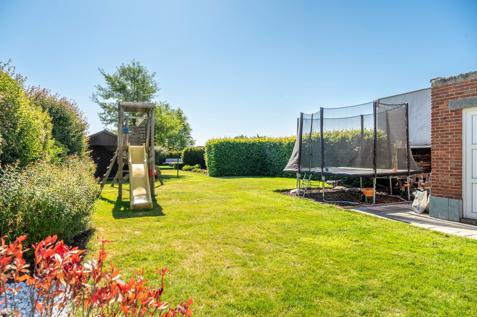 Energie efficiënte open bebouwing met grote tuin foto 4