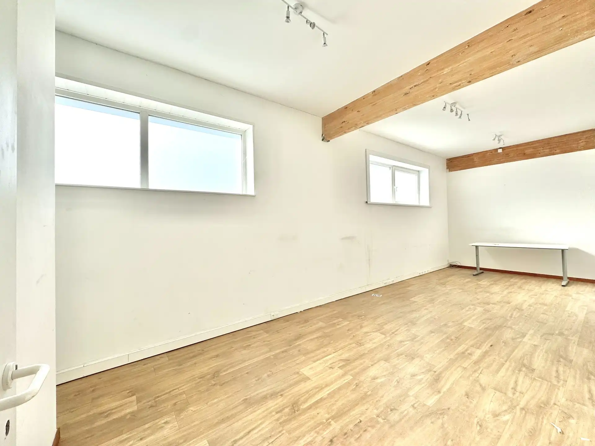 MAGAZIJN MET PLATFORM - 189 M² foto 5