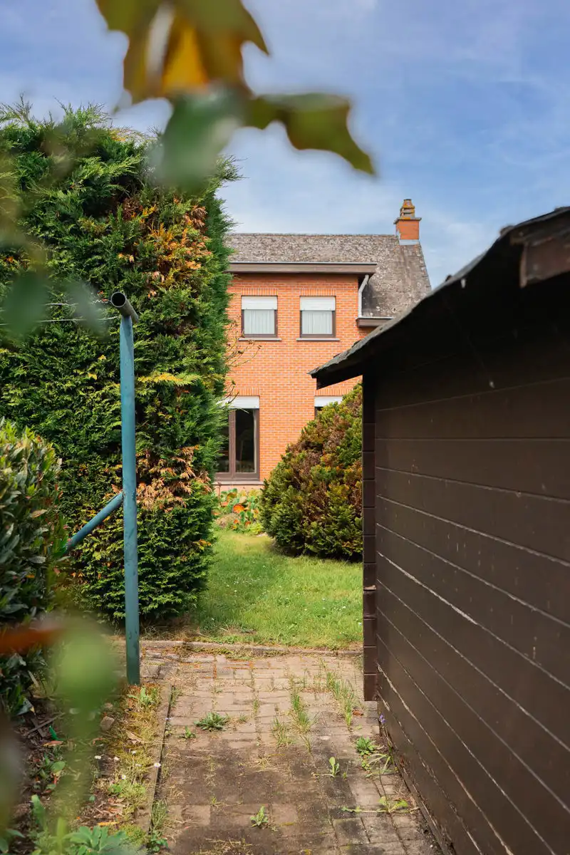 Gezellige, te renoveren woning met leuke tuin op toplocatie  foto 27