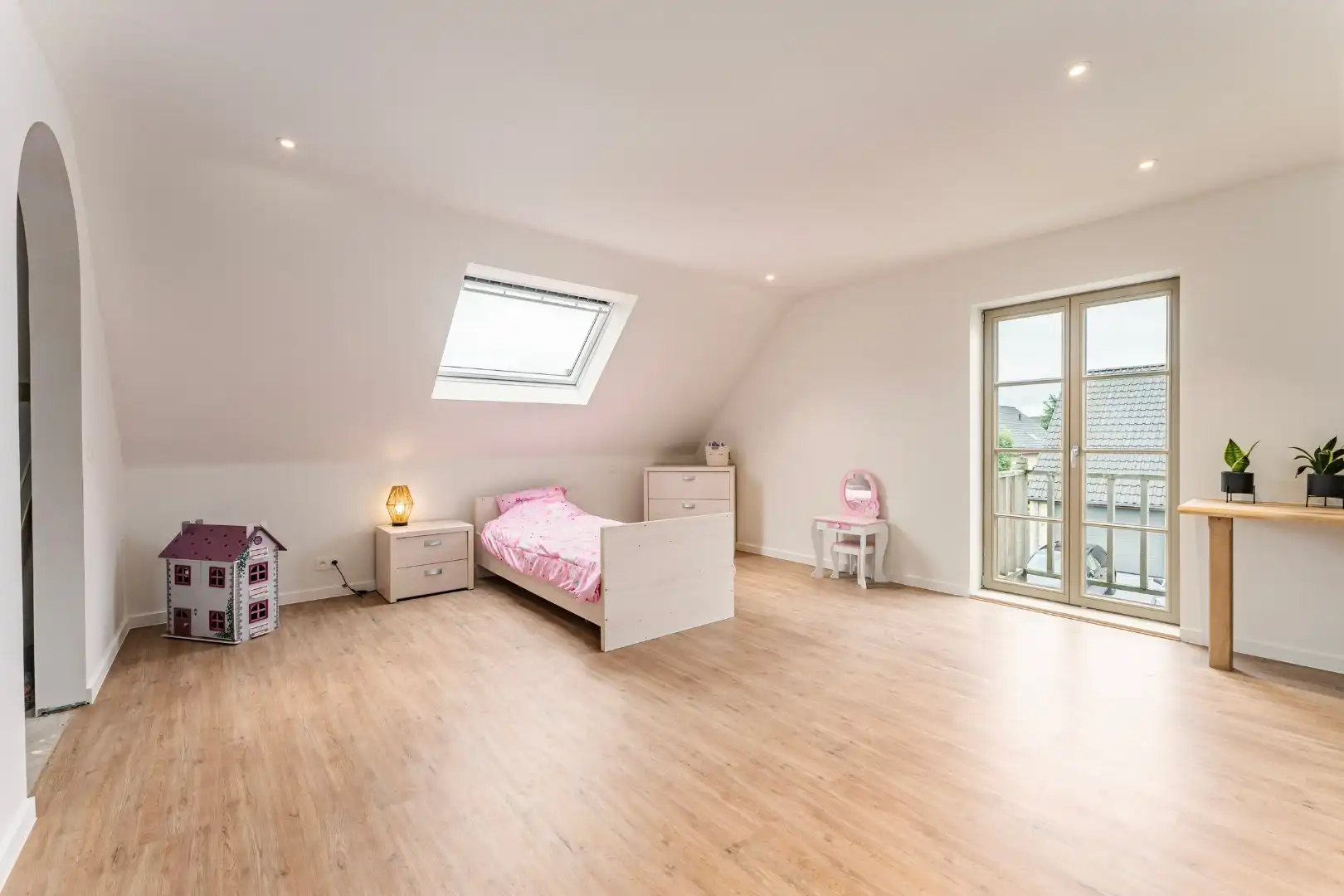 Exclusief gerenoveerde vrijstaande villa in rustige en residentiële omgeving foto 22