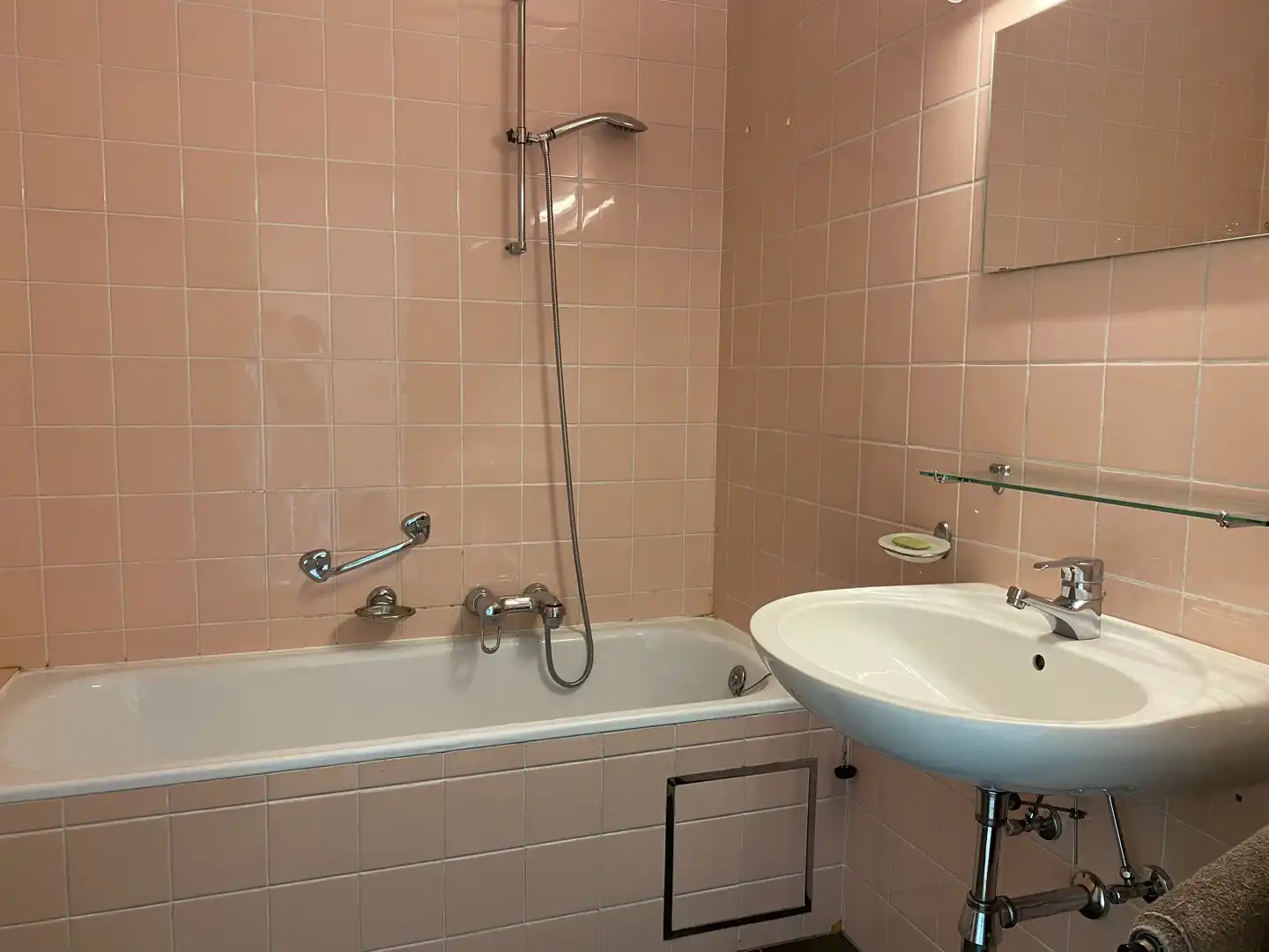 Ruim authentiek appartement met 2 slaapkamers en garage in Gent foto 6