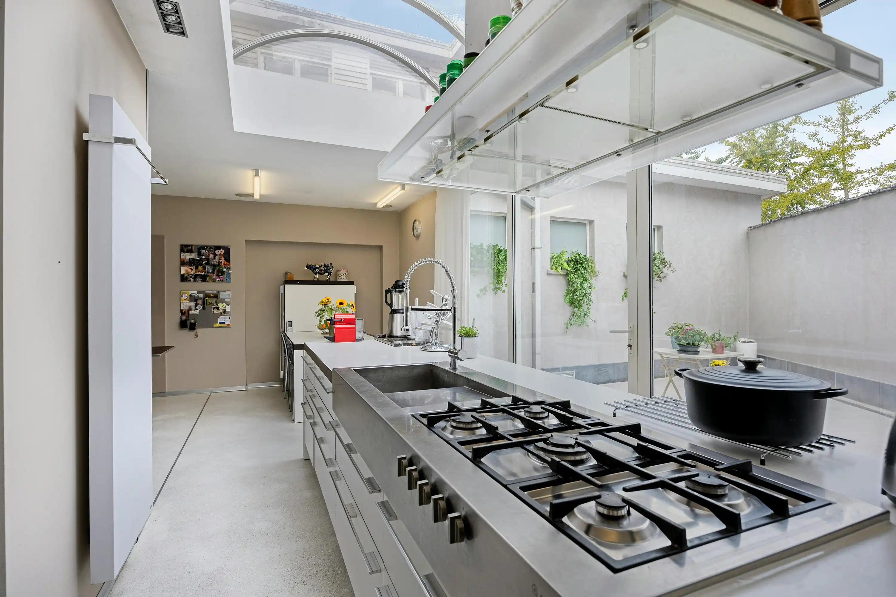 Veelzijdig eigendom met ruime woning, handelspand en magazijn foto 11
