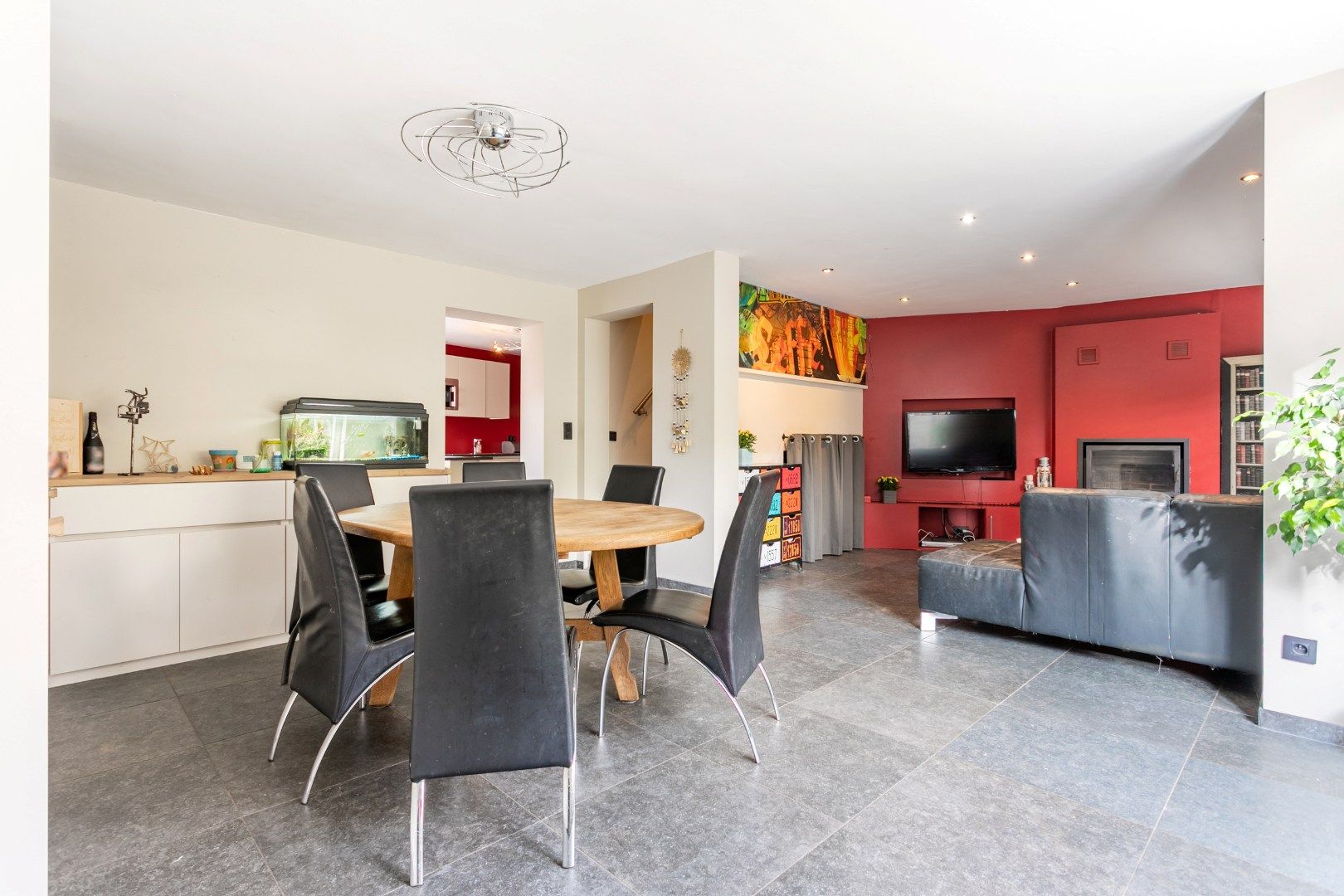 Instapklare woning op 9a30, met 3 slpks, garage en tuin  foto 2