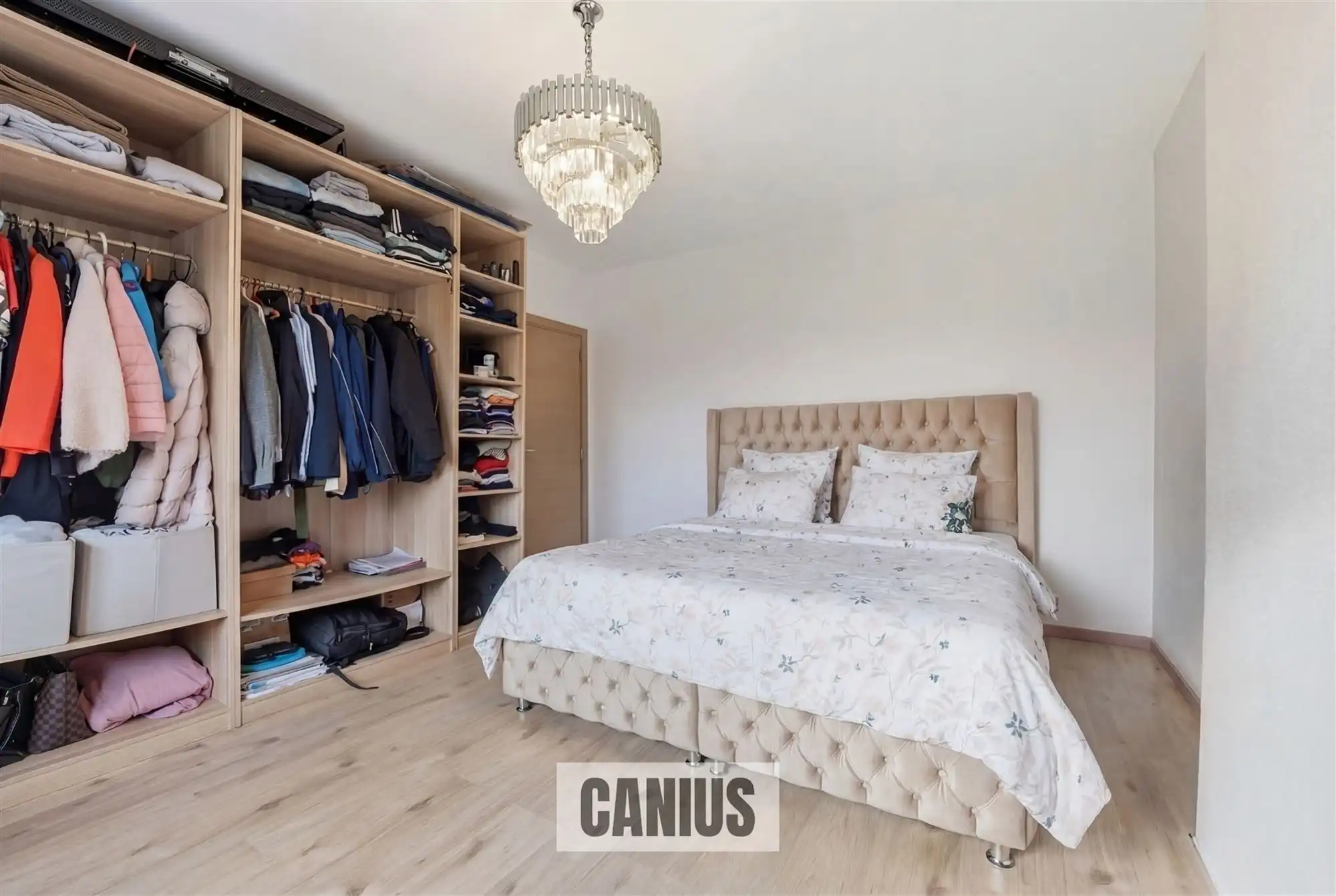 GERENOVEERDE OPEN BEBOUWING MET VIER SLAAPKAMERS foto 16