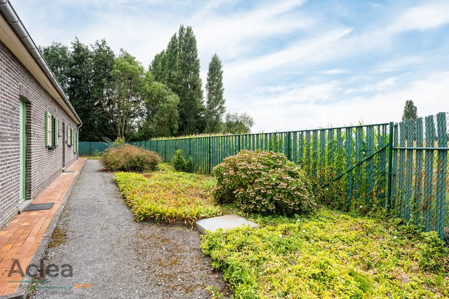 Te renoveren open bebouwing met landelijke ligging foto 37