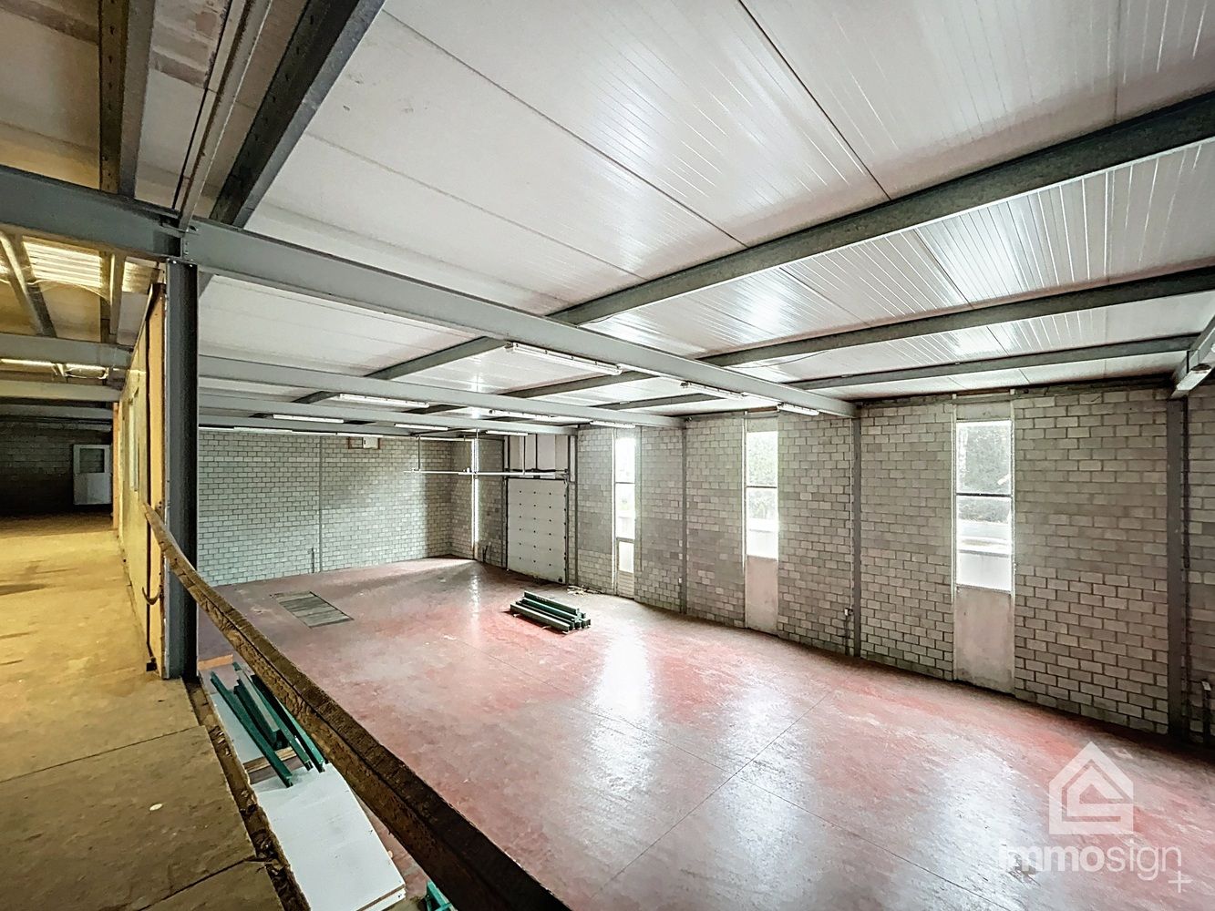 Bedrijfshal, kantoren en twee woonunits. Werken en wonen combineren op één strategische locatie! foto 14