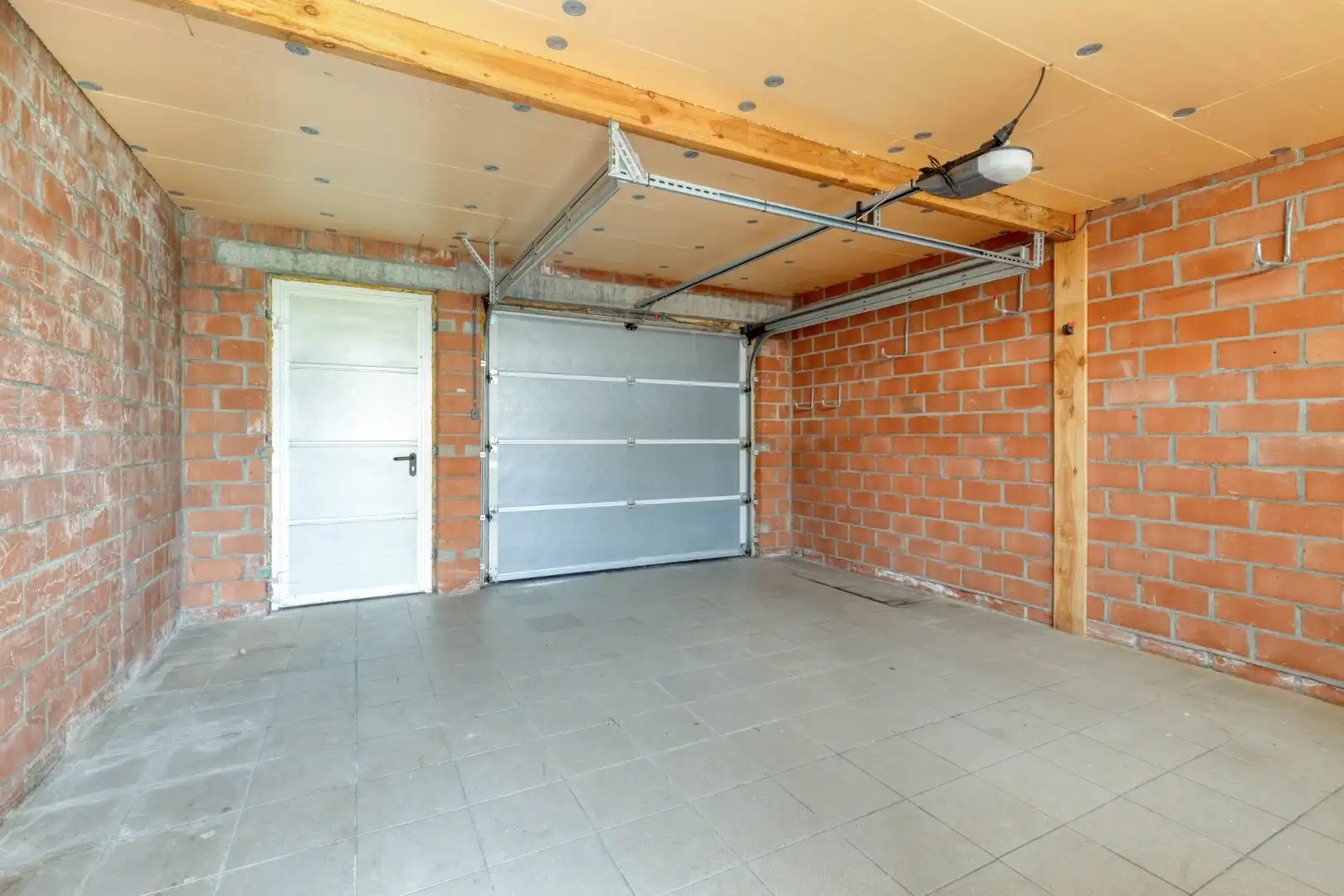 Gezellige rijwoning met grote garage, westgerichte tuin en unieke ligging in Lauwe! foto 21