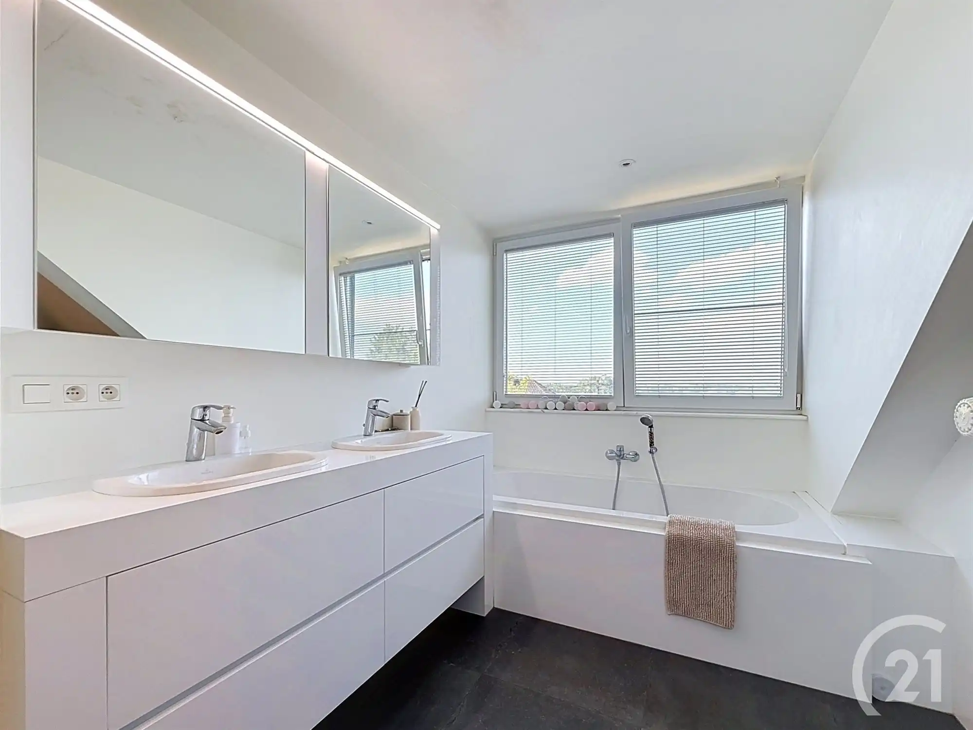 Rustig gelegen gerenoveerde woning! foto 24