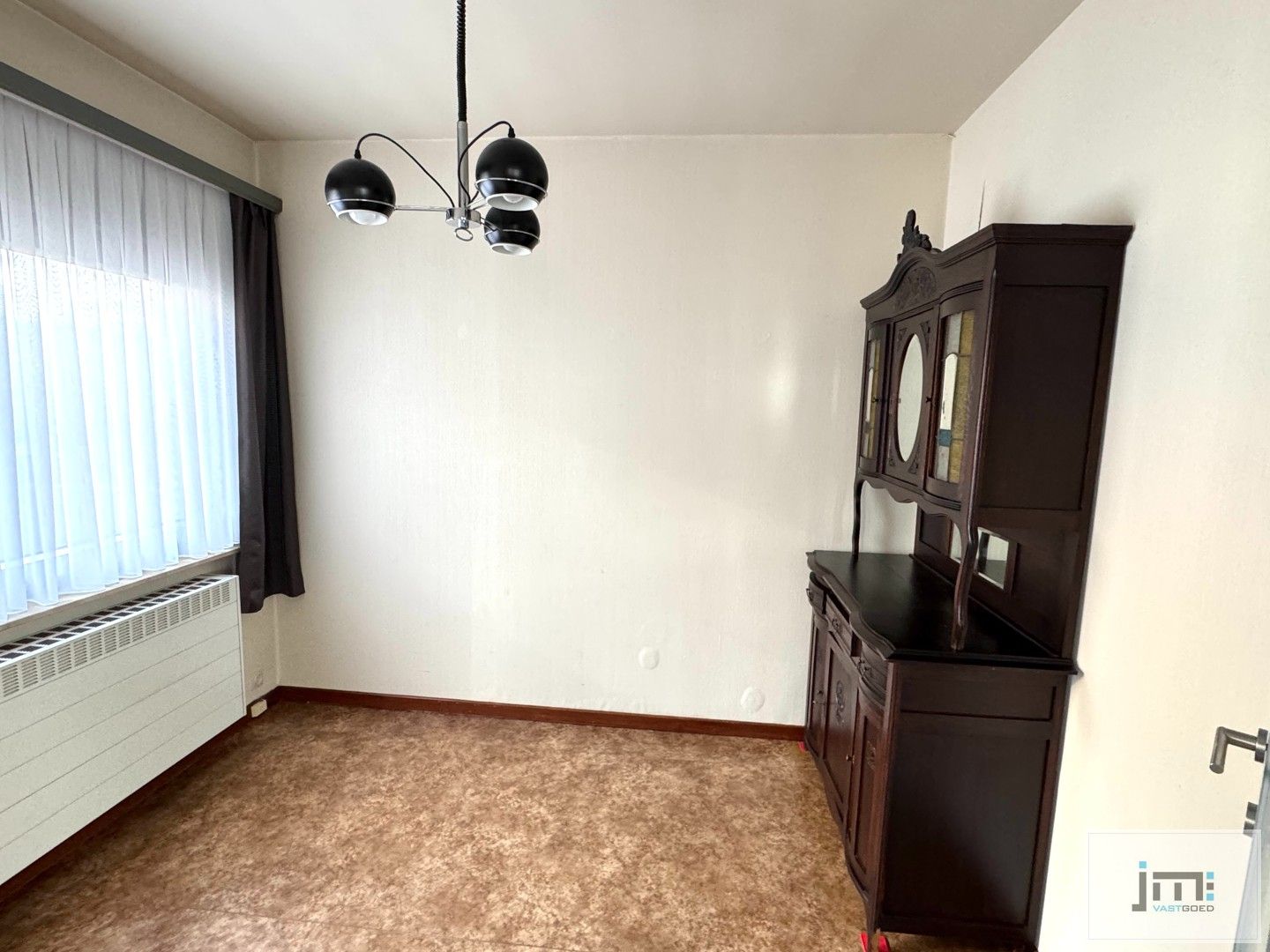 Goed onderhouden woning met ruime garage en carport foto 6