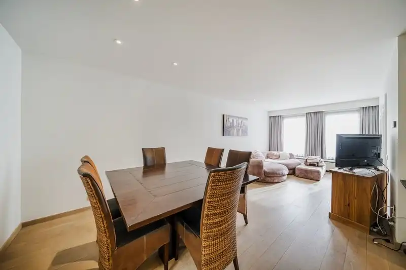 Starters woning met 2 slaapkamers garage en tuin te koop. foto 4