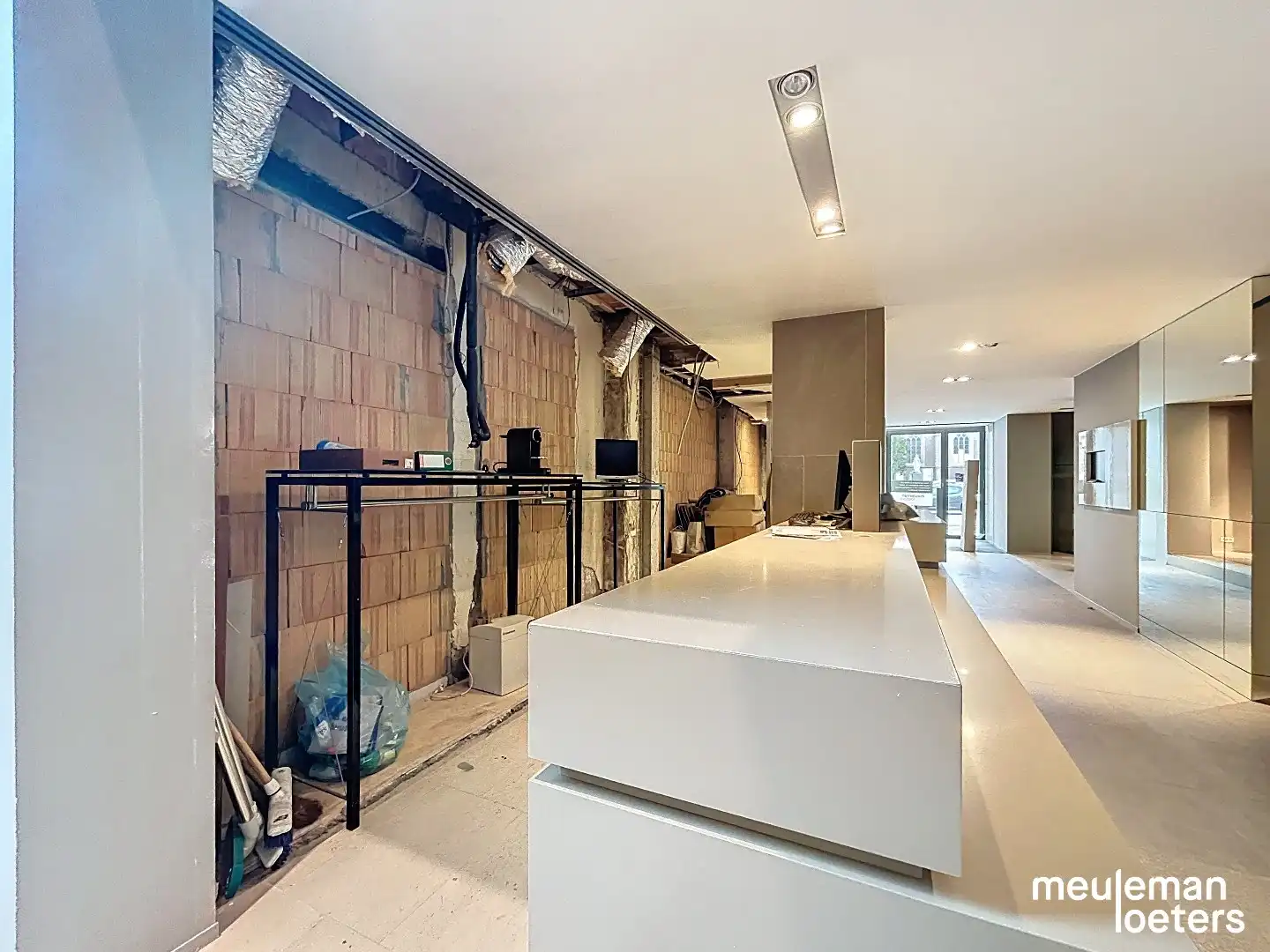 Unieke winkelruimte in het commercieel centrum foto 19