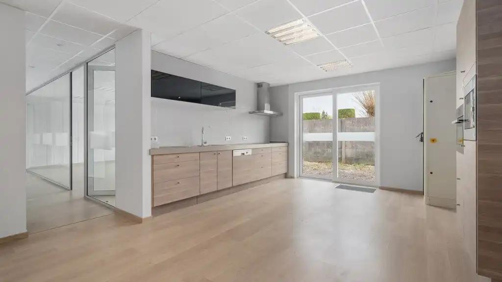 Bedrijfspand met optioneel woonst te huur in Dikkelvenne foto 5