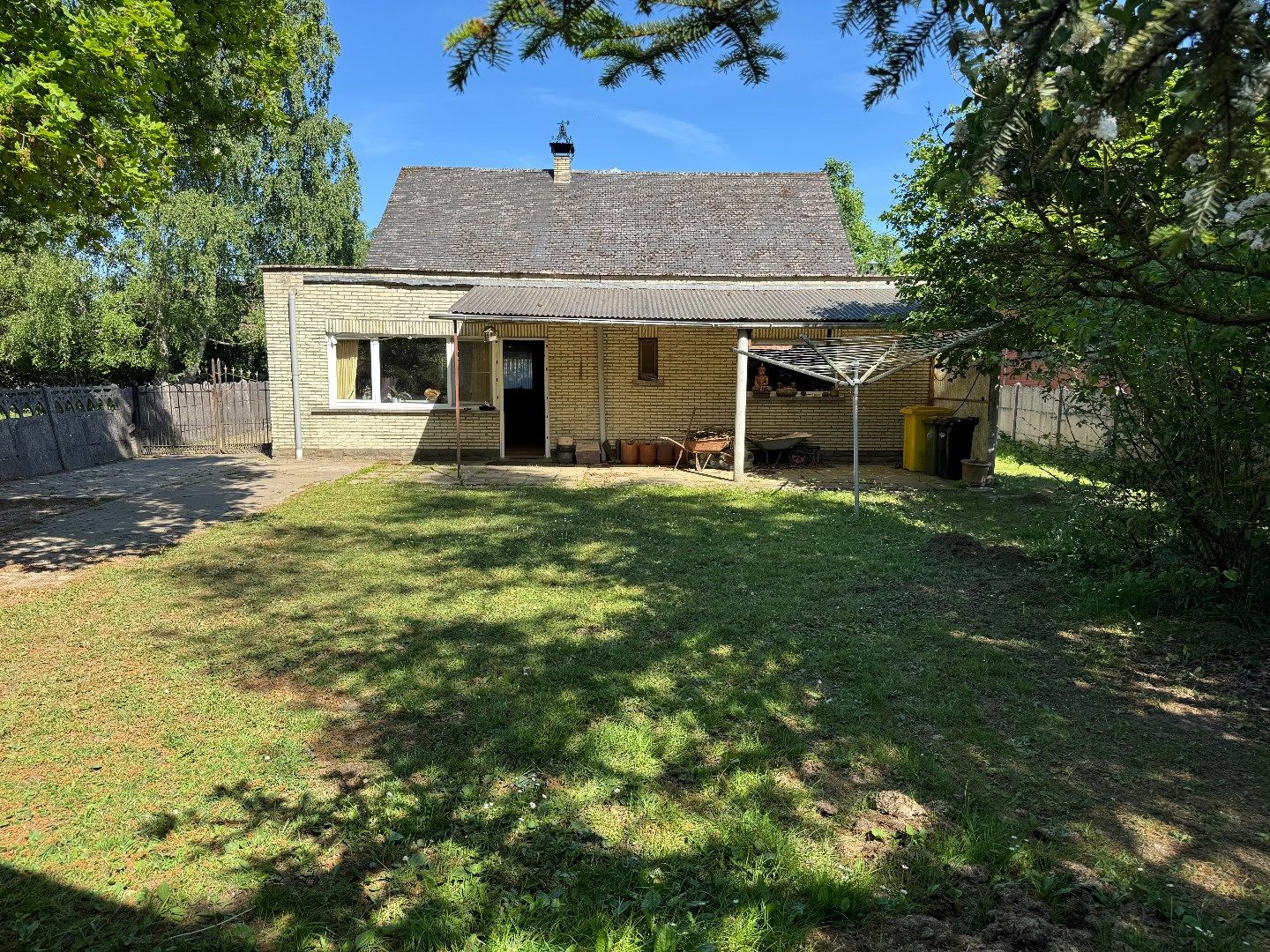 zeer ruime 4-gevelwoning met achterliggend landgebouw gelegen op een mooi perceel van +/- 5952 m² foto 24