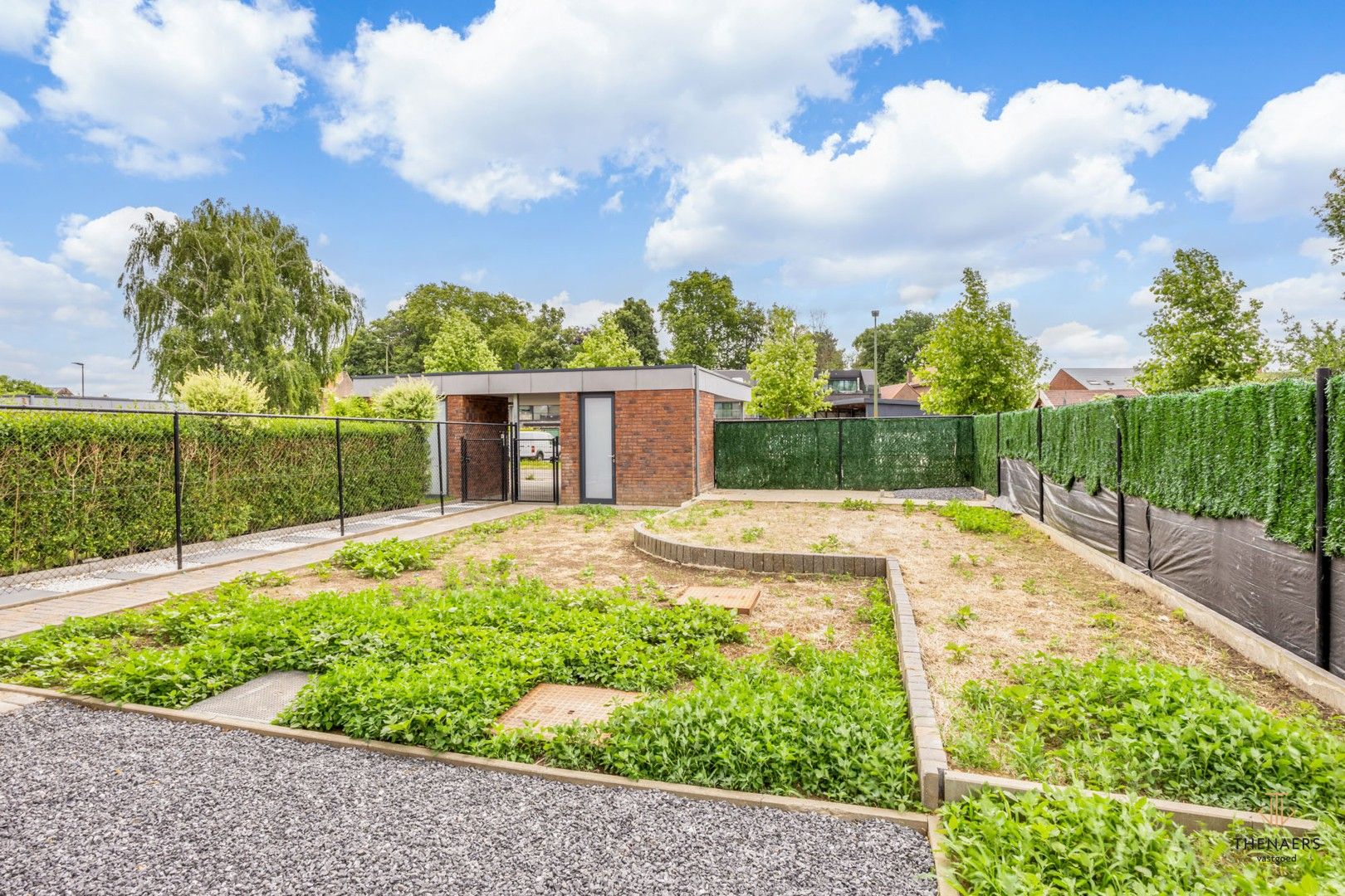 Moderne half‑open bebouwing met 3 slaapkamers op een rustige ligging. foto 2