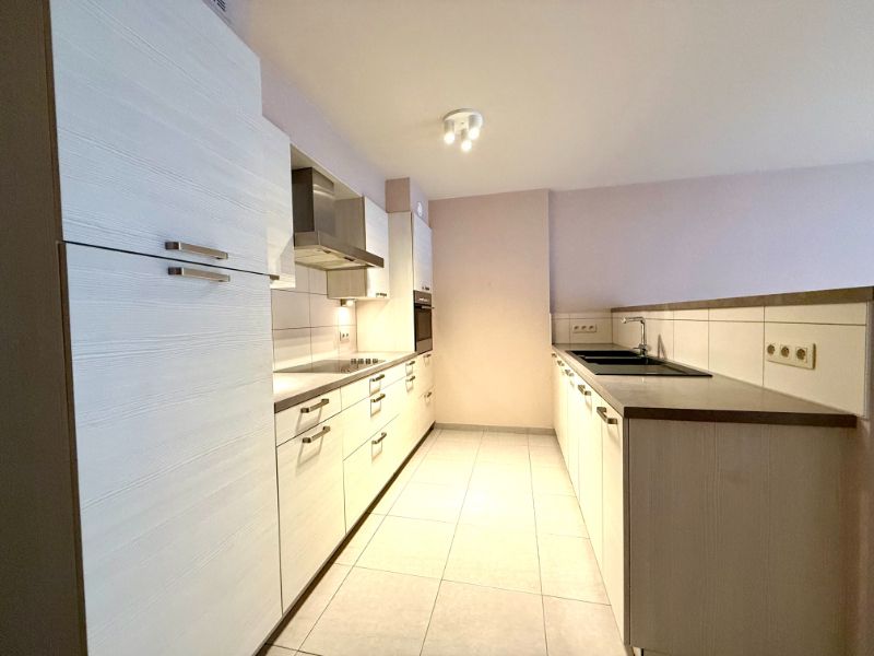 Instapklaar gelijkvloers appartement met 2 slaapkamers, garage en ruim terras foto 7