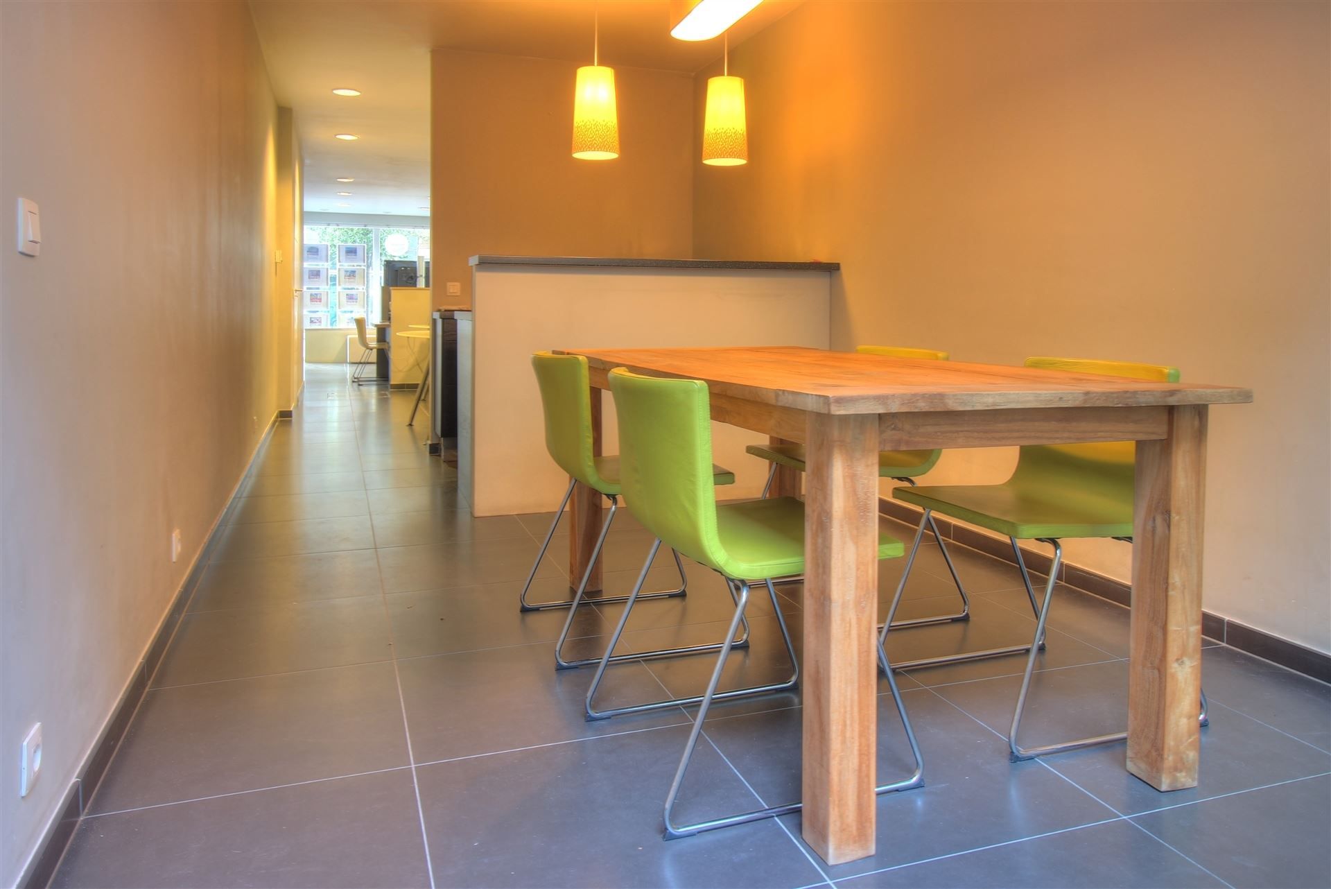 Zeer commercieel gelegen modern kantoor/handelsgelijkvloers foto 8