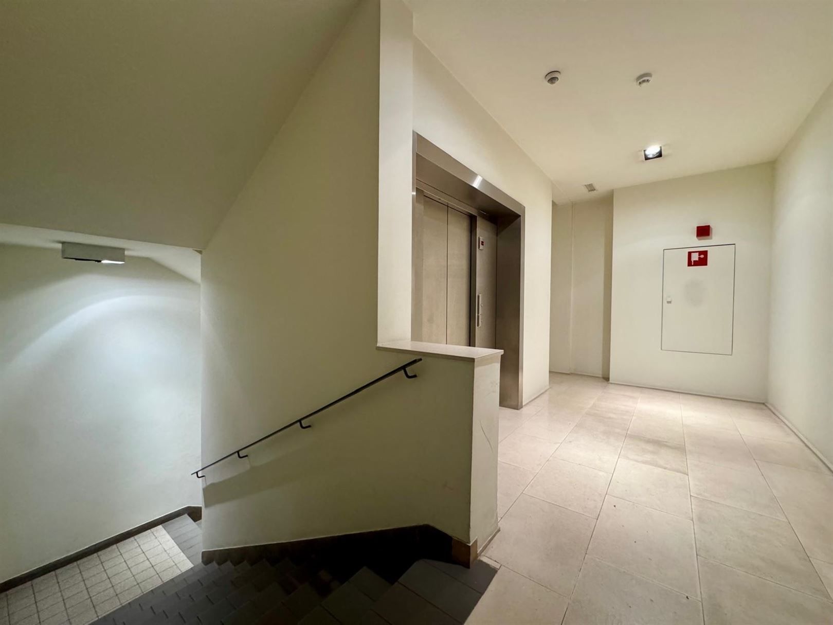 Trendy appartement met terras in historisch stadscentrum foto 17