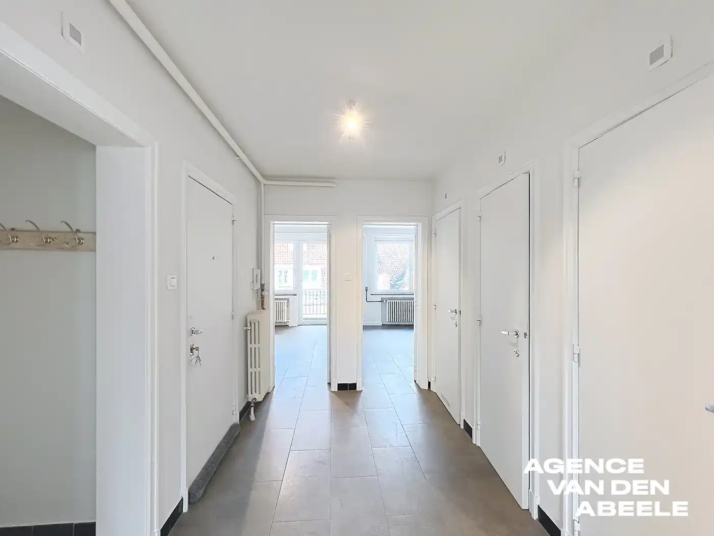 Vernieuwd appartement met 2 slaapkamers foto 4