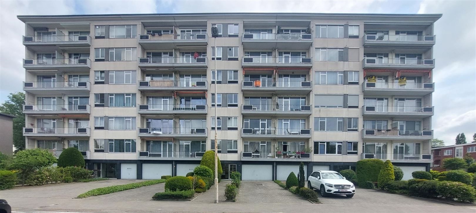 Volledig gerenoveerd appartement met 2 slpks en terras foto 15