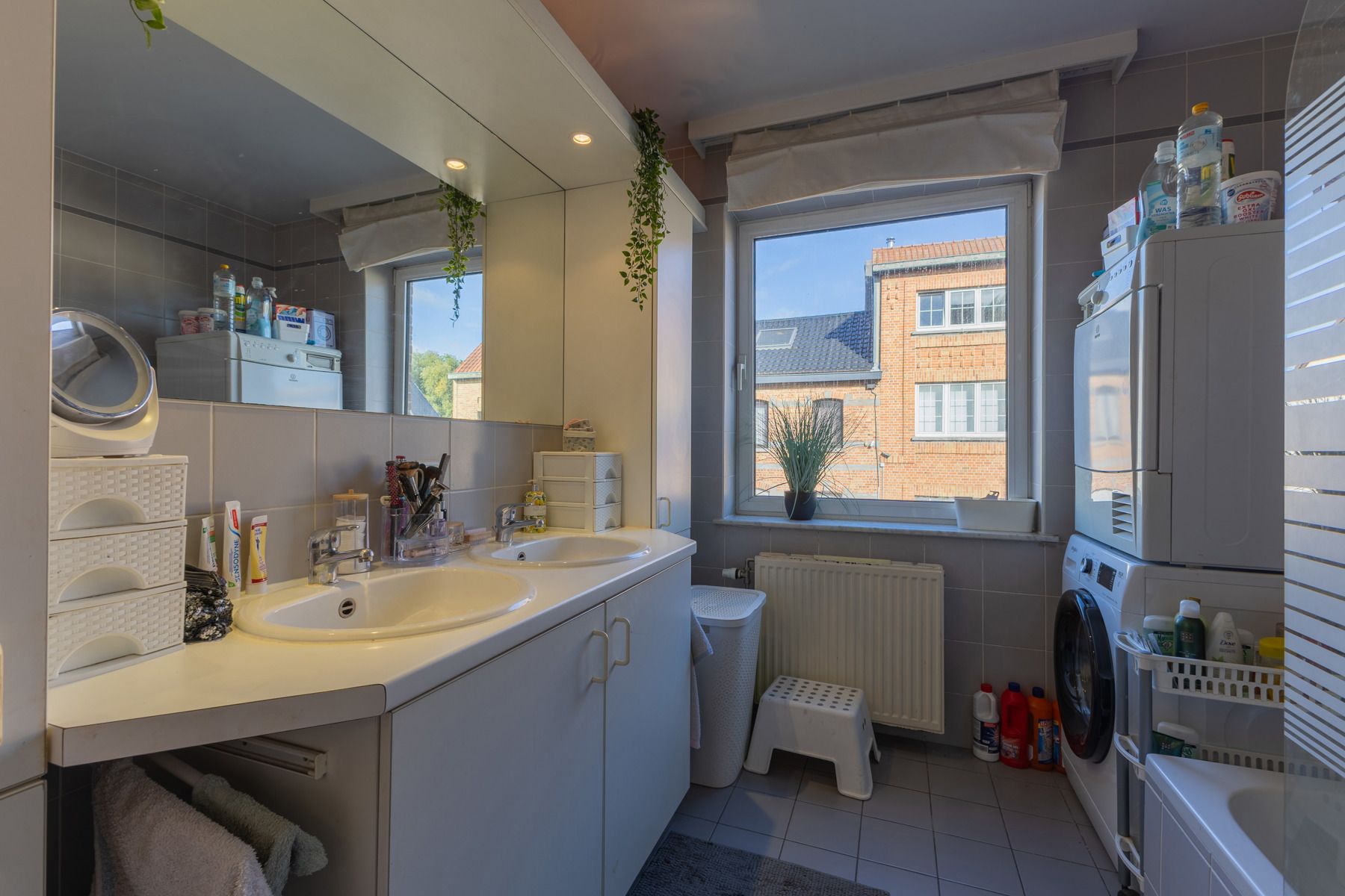 Zeer ruime eengezinswoning met 6 kamers, tuin en garage foto 23