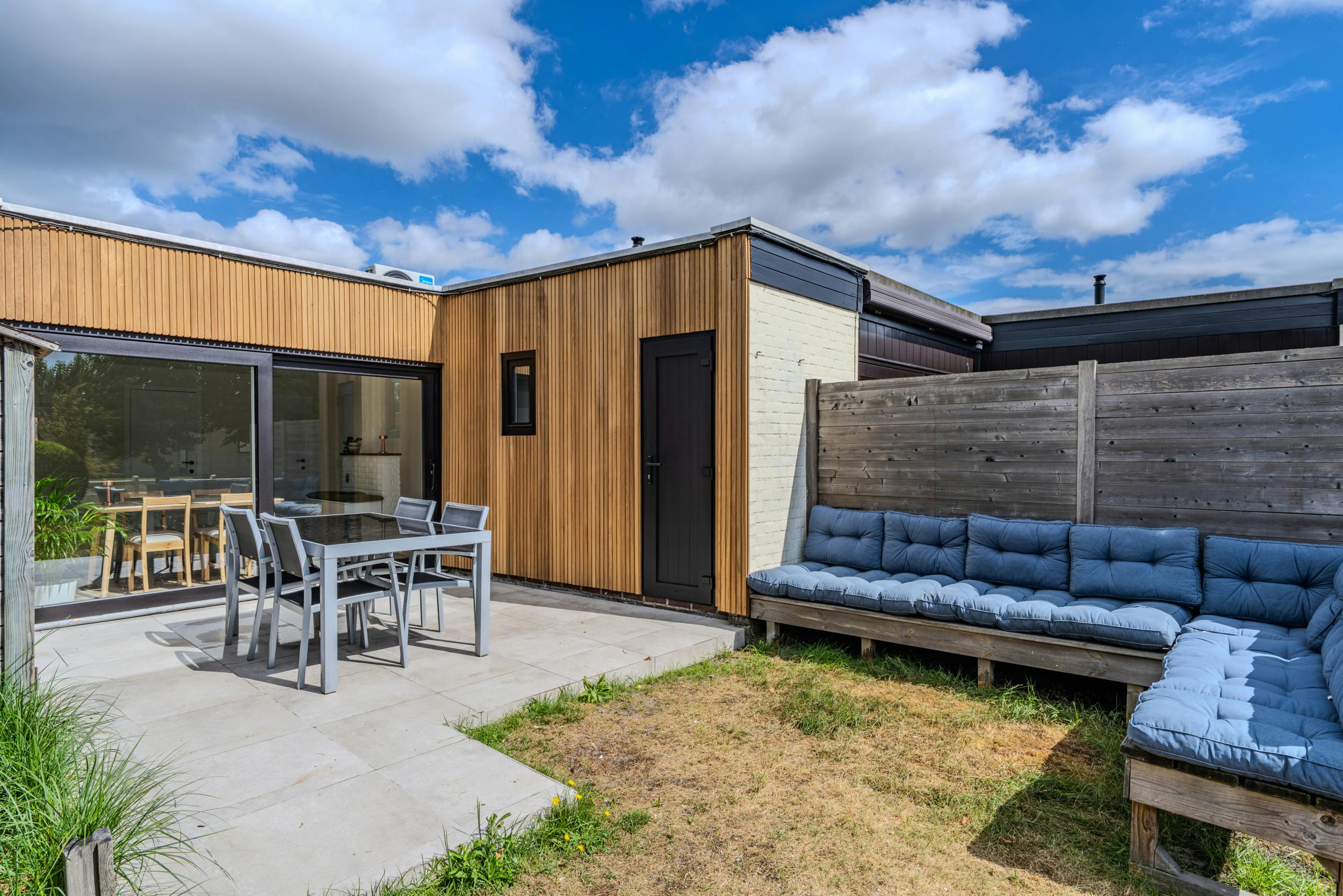 Vakantiewoning met zongerichte tuin gelegen op rustige ligging te Westende! foto {{pictureIndex}}