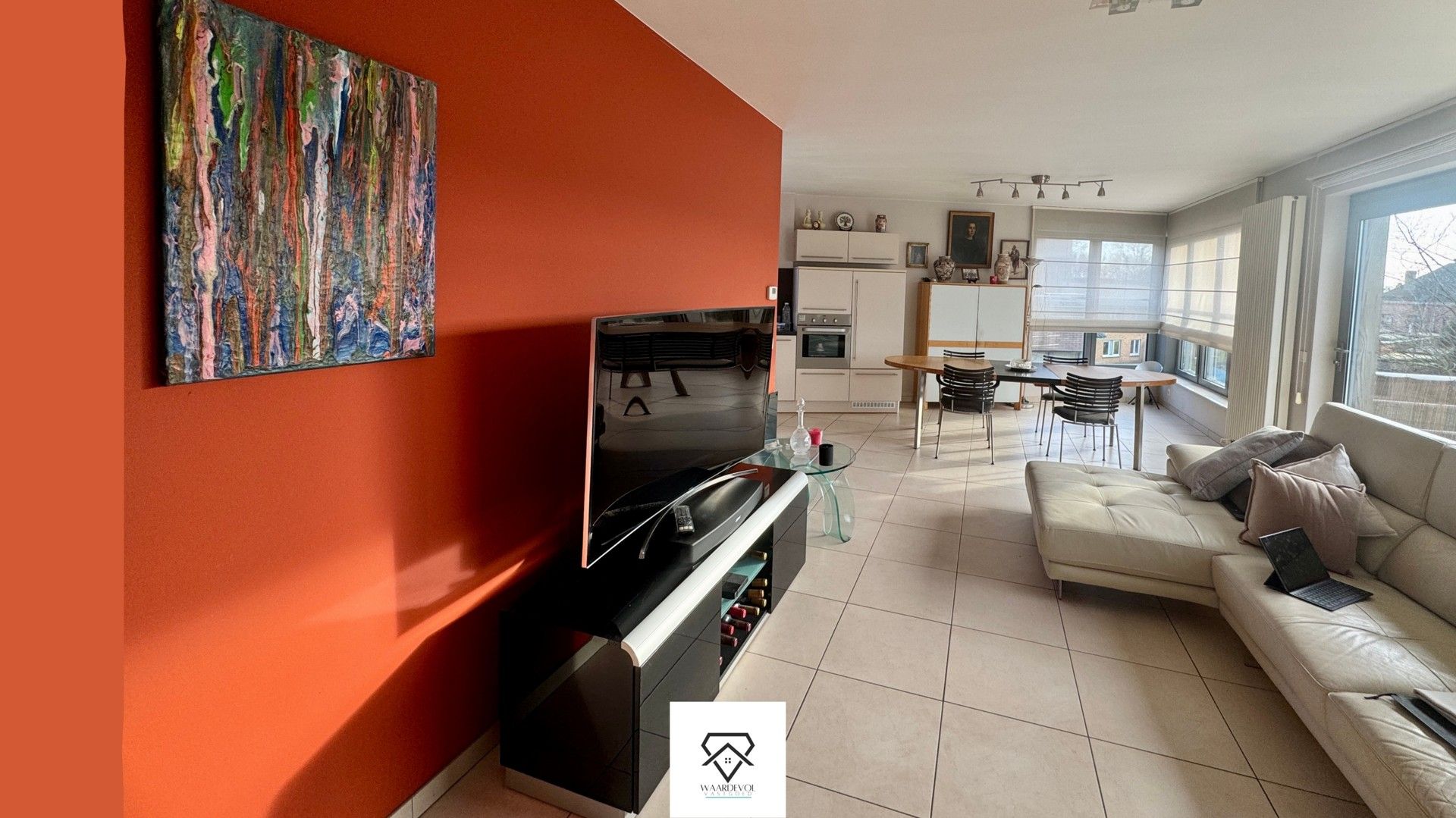 Lichtrijk en rustig appartement te koop met carport foto 2