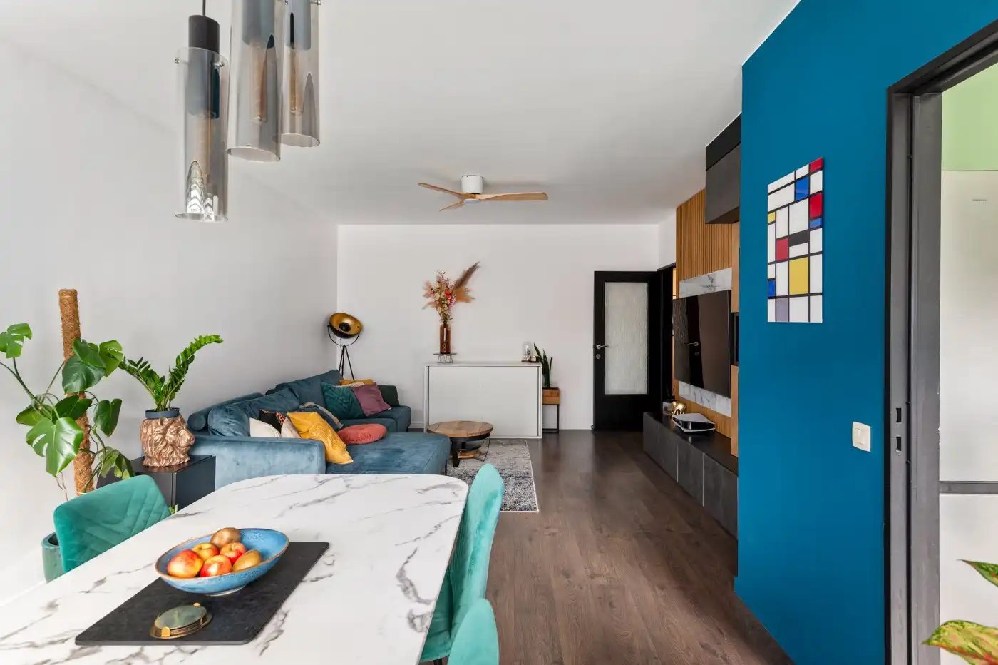 Keurig gerenoveerd, gelijkvloers appt. met 2 slpk., terrasje en garagebox foto 5