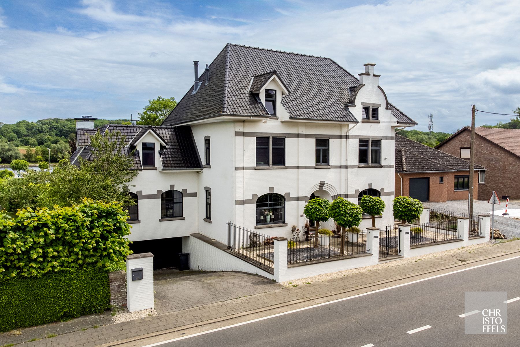 Statige villa met zwembad en kanaalzicht op een perceel van 1.272 m² foto 10