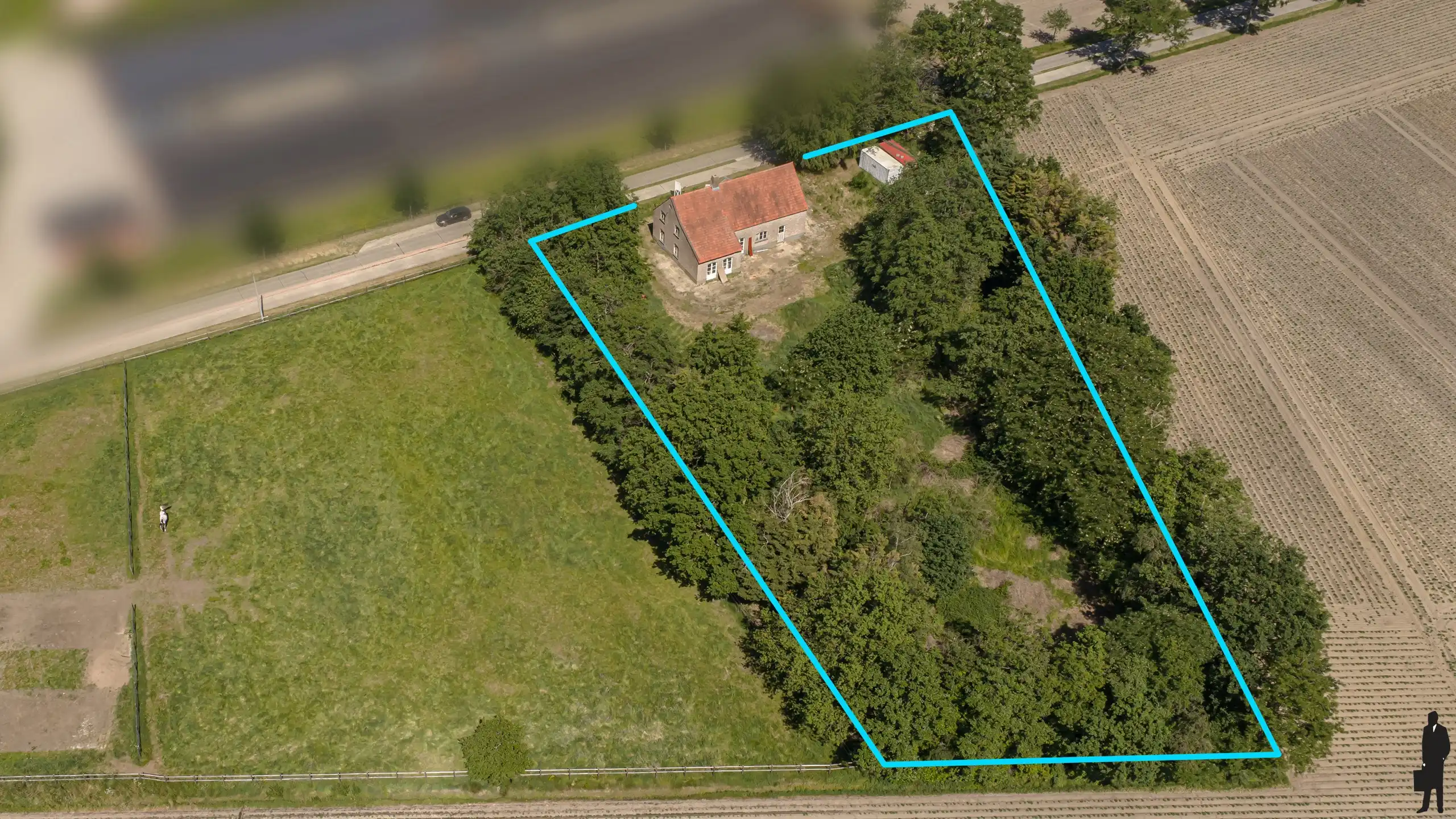 Authentieke hoeve in renovatie op een uitzonderlijk ruim perceel, rustig en landelijk gelegen met een uitstekende zuidelijke oriëntatie. foto 3