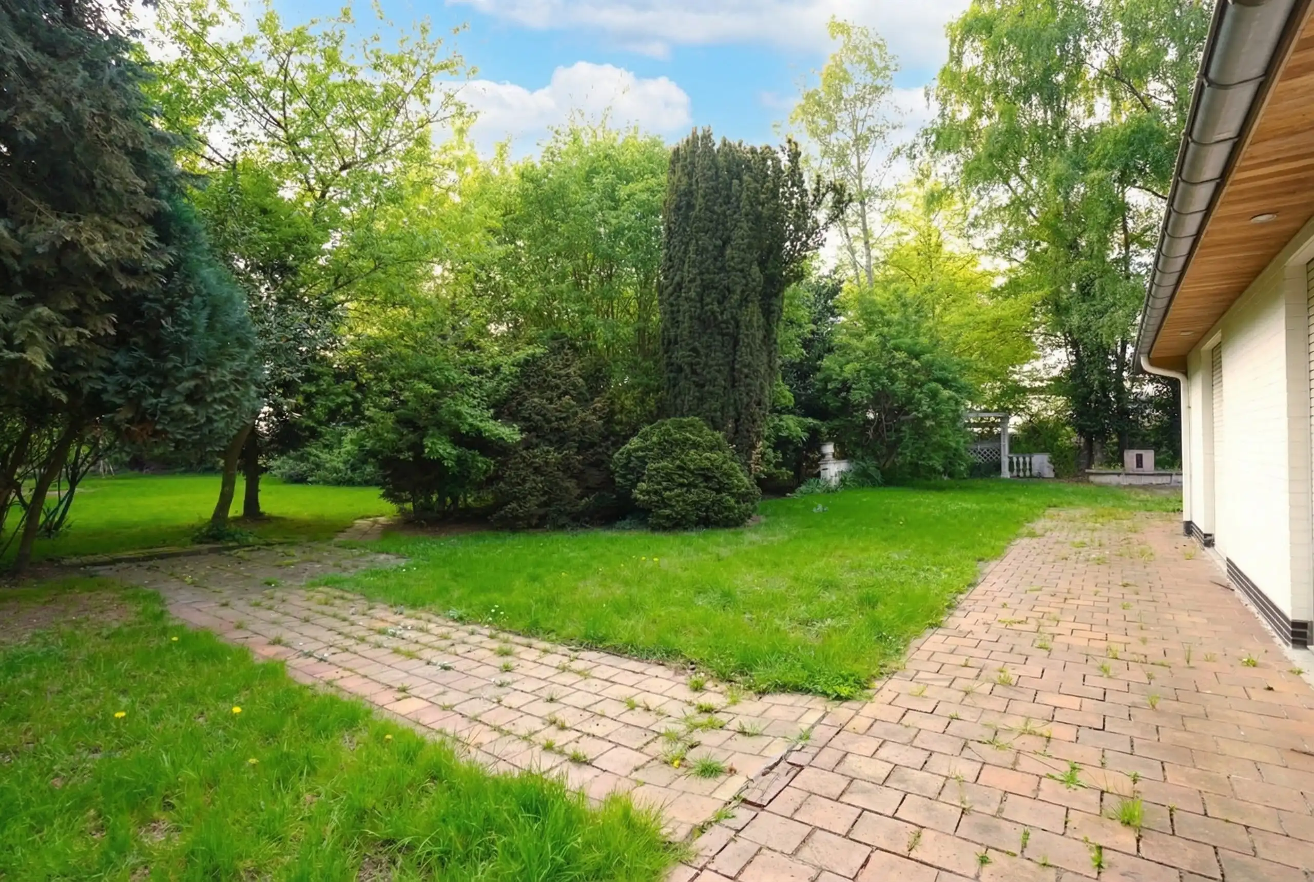 Majestueuze eigendom gelegen op een weelderig landgoed van ca. 1 ha! foto 8