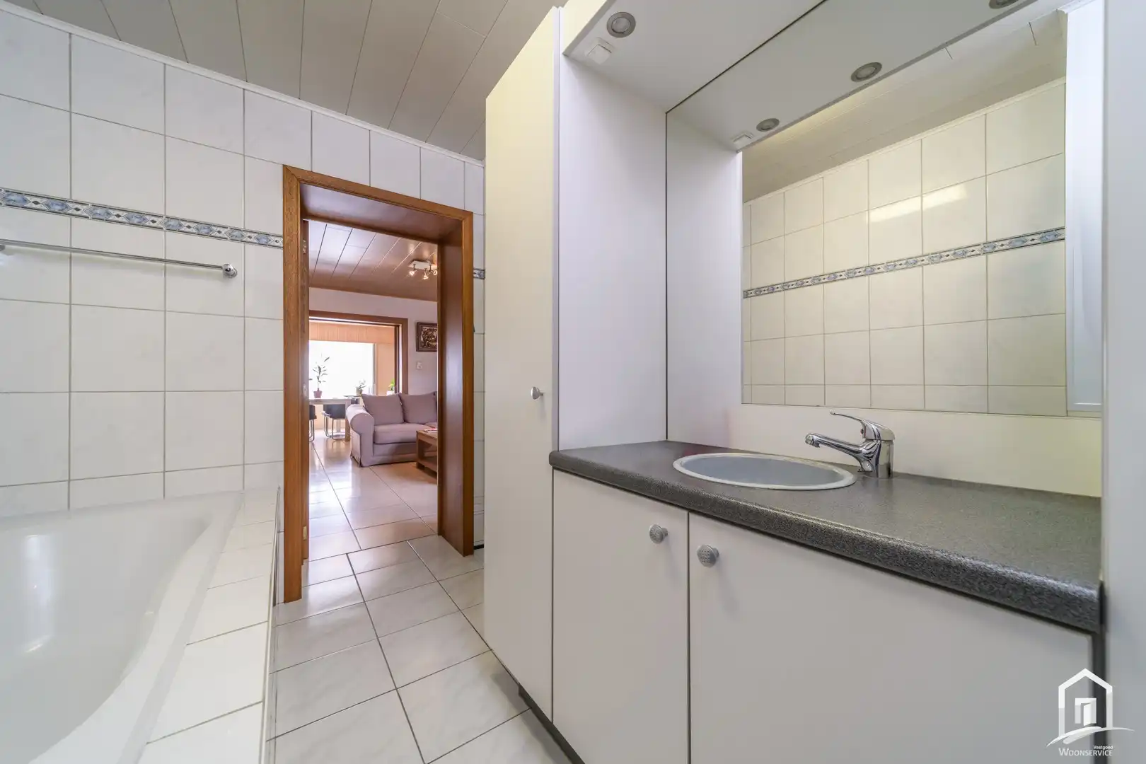 Instapklare gezinswoning nabij dorp Nieuwerkerken foto 11