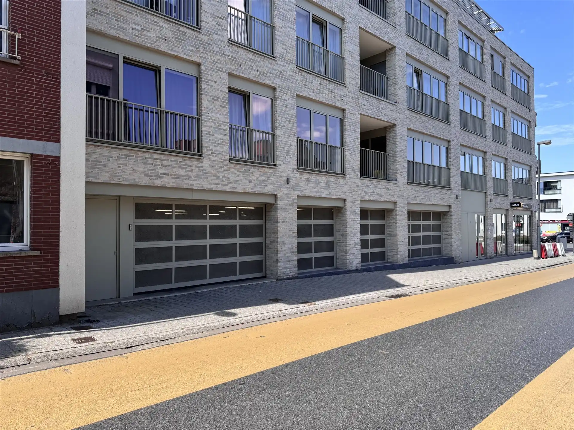 2 overdekte staanplaatsen op gunstige ligging foto 3