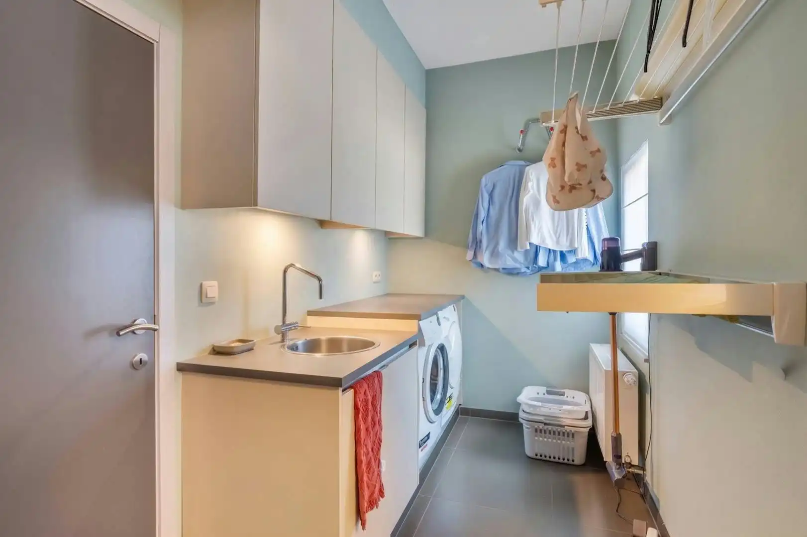 Gerenoveerde woning met praktijkruimte en 4 slaapkamers centrum Diepenbeek foto 9