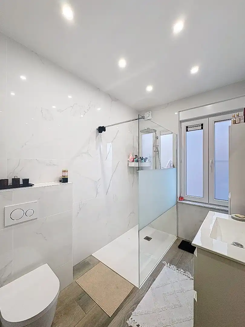 Volledig gerenoveerde,  centraal gelegen rijwoning in Tienen met tuin, terras en 3 slaapkamers foto 12