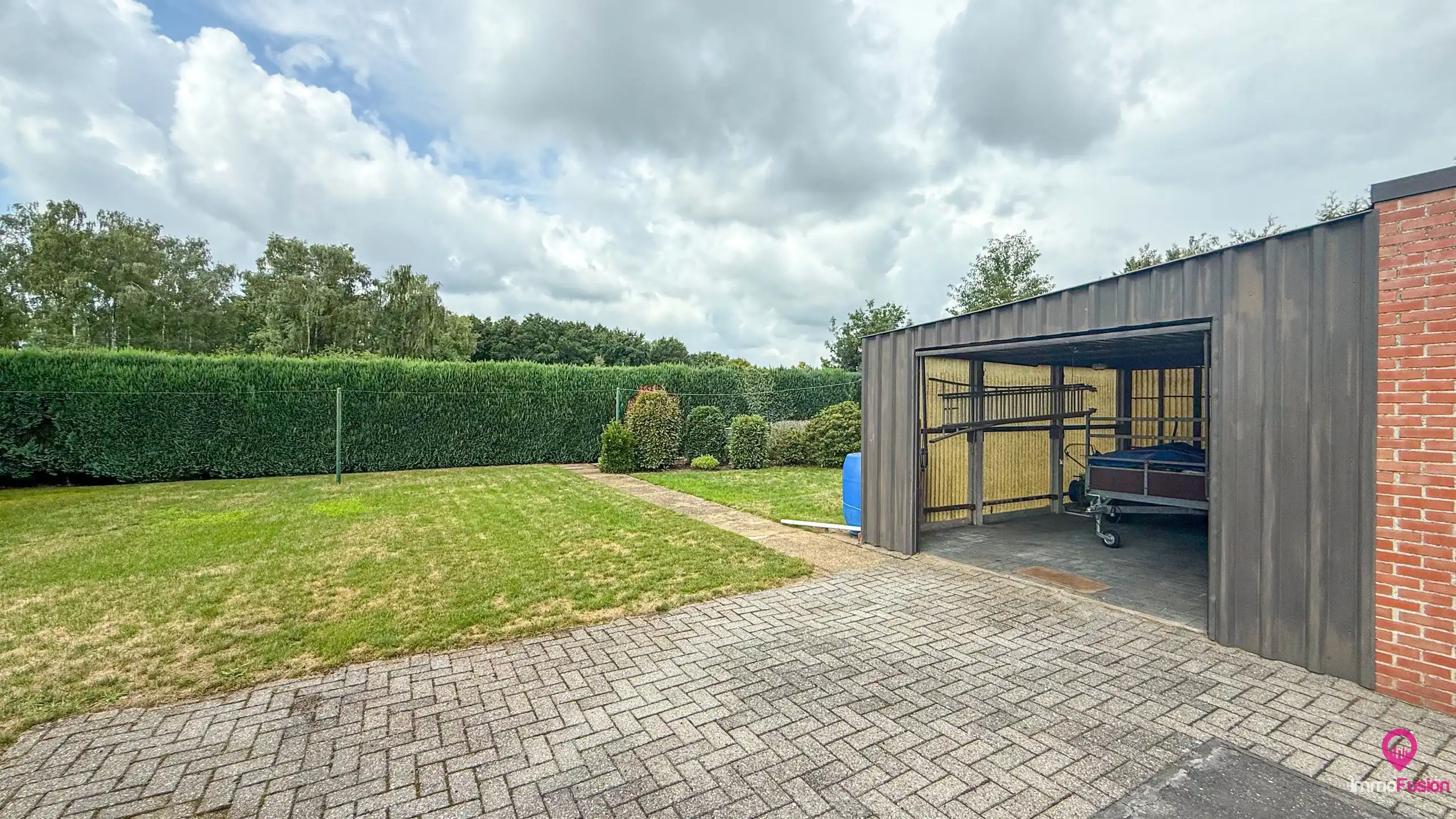 Rustig gelegen woning met dubbele garage, kelder en privacy! foto 31