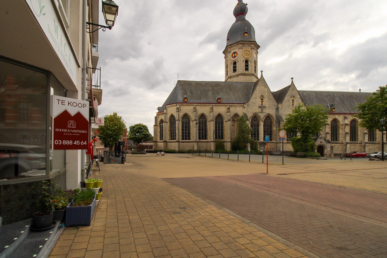 Veelzijdig handelshuis met woonst en luxueuze B&B op toplocatie aan de Markt van Temse! foto 2