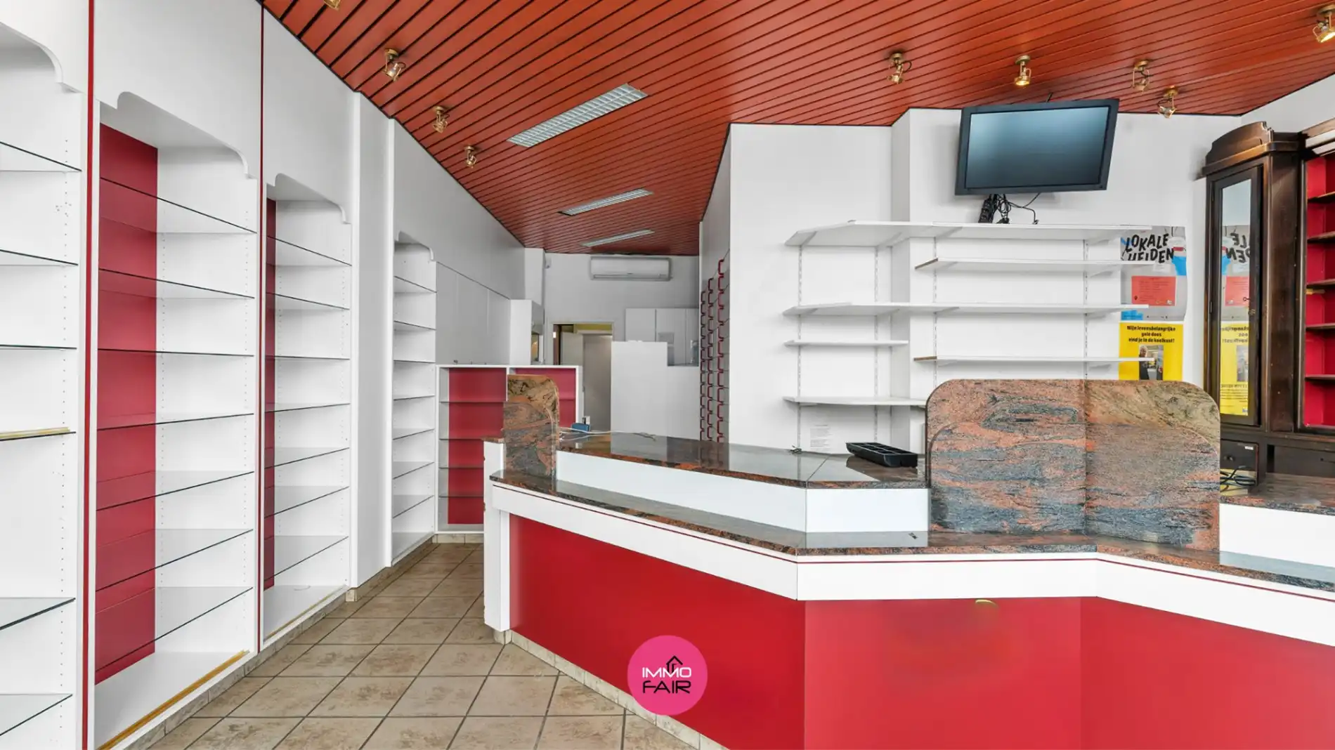 Polyvalent handelspand met duplexappartement in hartje Lanaken! foto 2