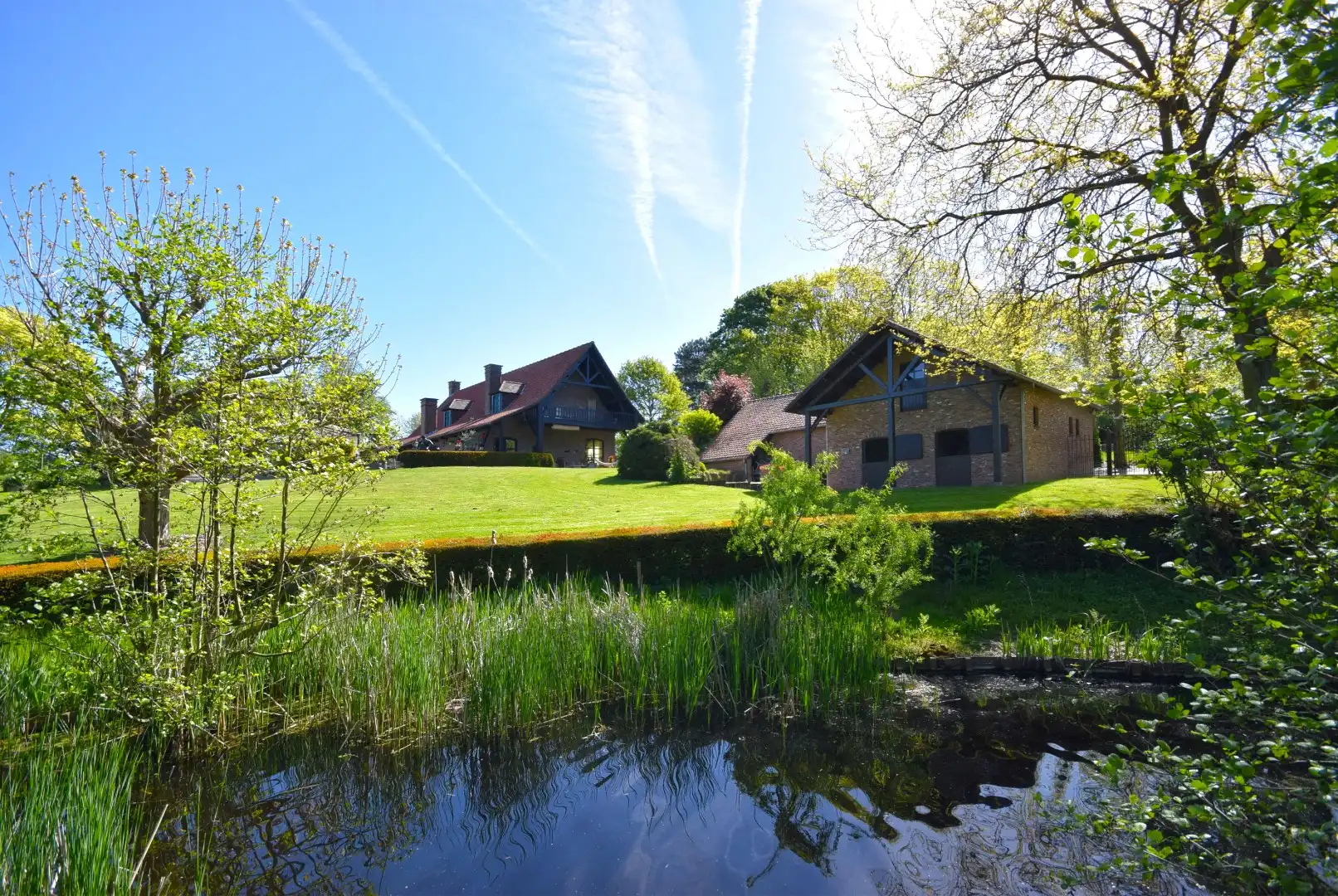 UITZONDERLIJK LANDHUIS MET FRAAIE TUINEN - VIJVER - WEIDES ... foto 8