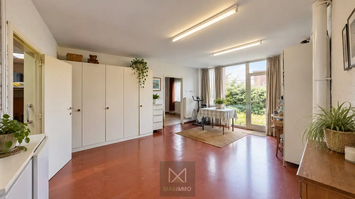 Ruime hoekwoning te koop in Lauwe met 5 slaapkamers, tuin en tot 3 garages foto 7
