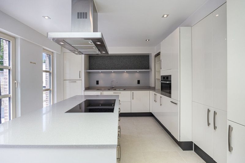 Luxueuze en instapklare woning met garages en tuin foto 4
