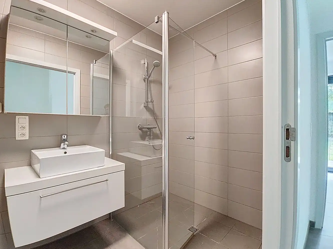 Ruim gelijkvloers appartement voor senioren met zicht op pastorietuin foto 10